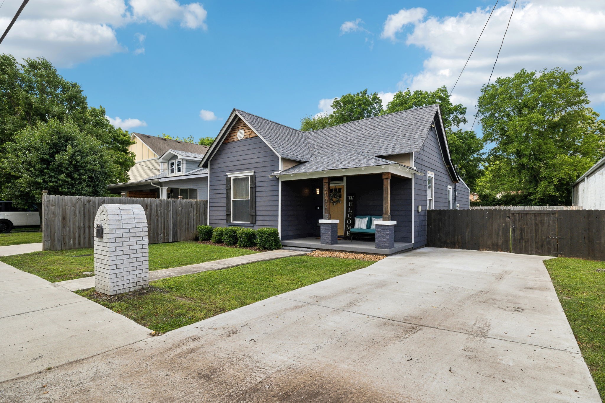 2104 Buchanan St Property Photo 3