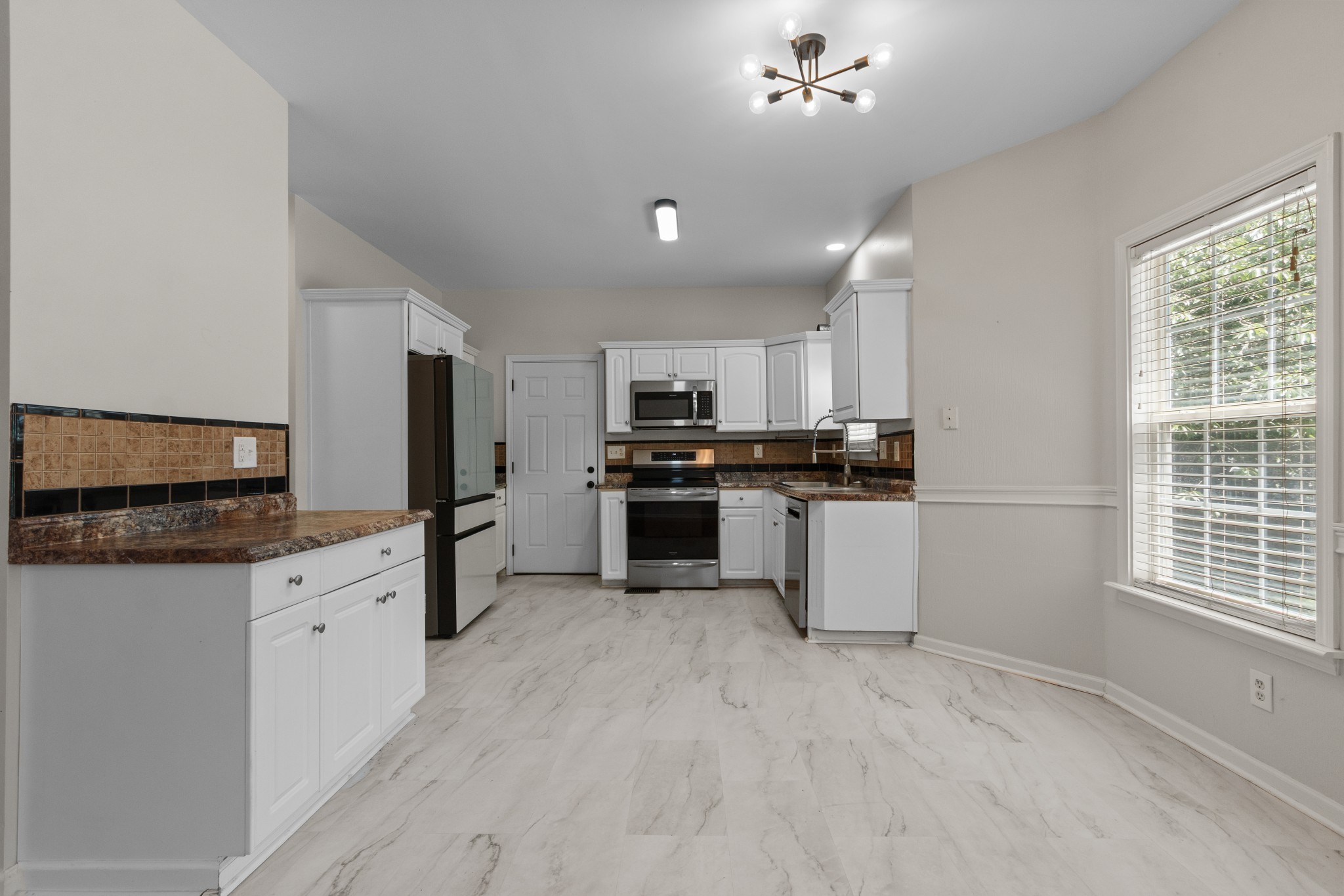 2905 Burtonwood Dr Property Photo 12