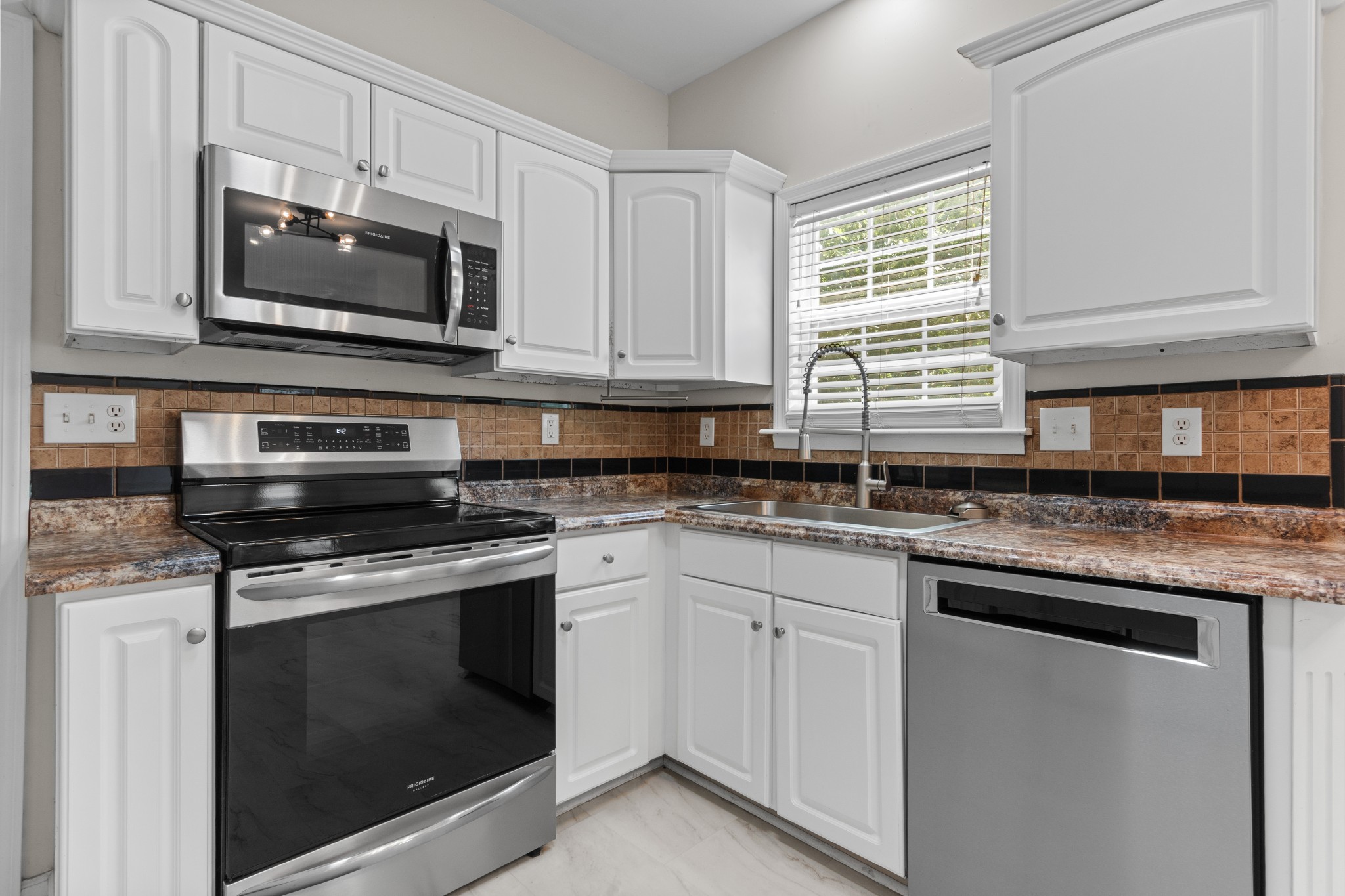 2905 Burtonwood Dr Property Photo 16