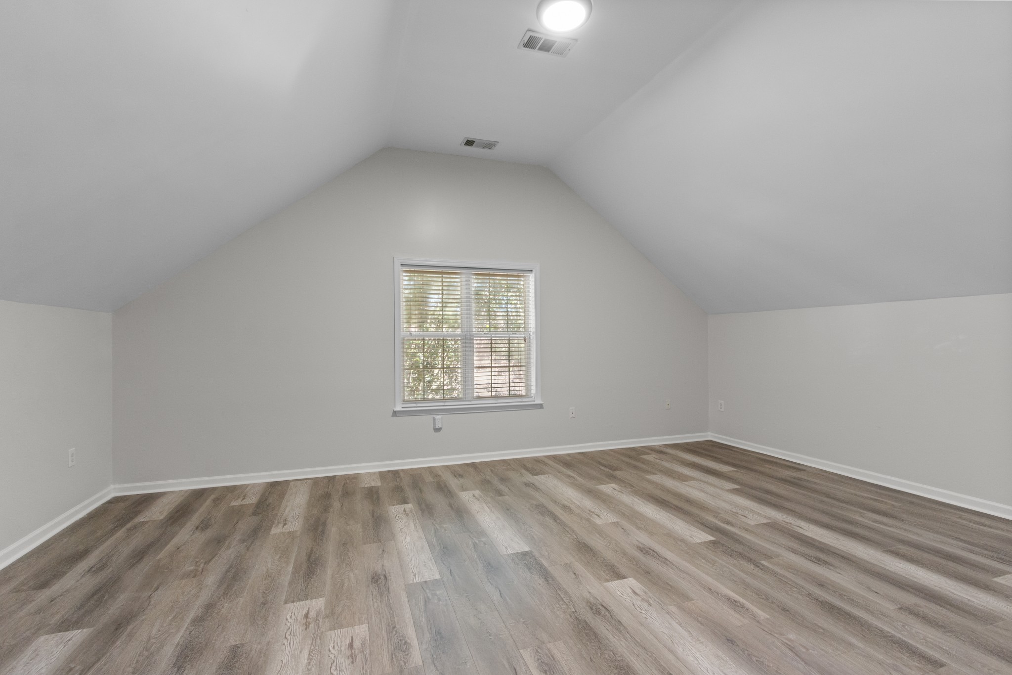 2905 Burtonwood Dr Property Photo 21