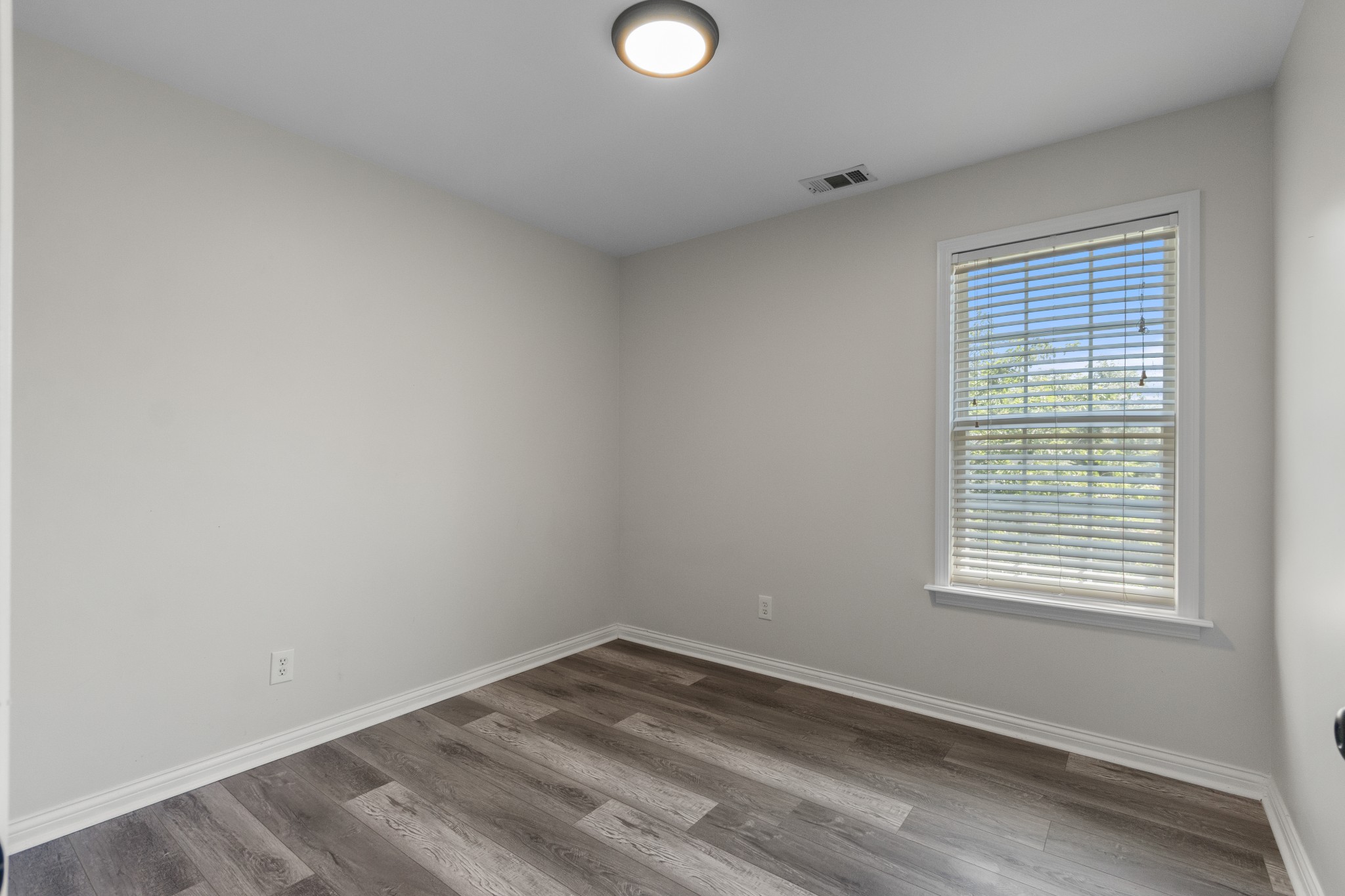 2905 Burtonwood Dr Property Photo 24