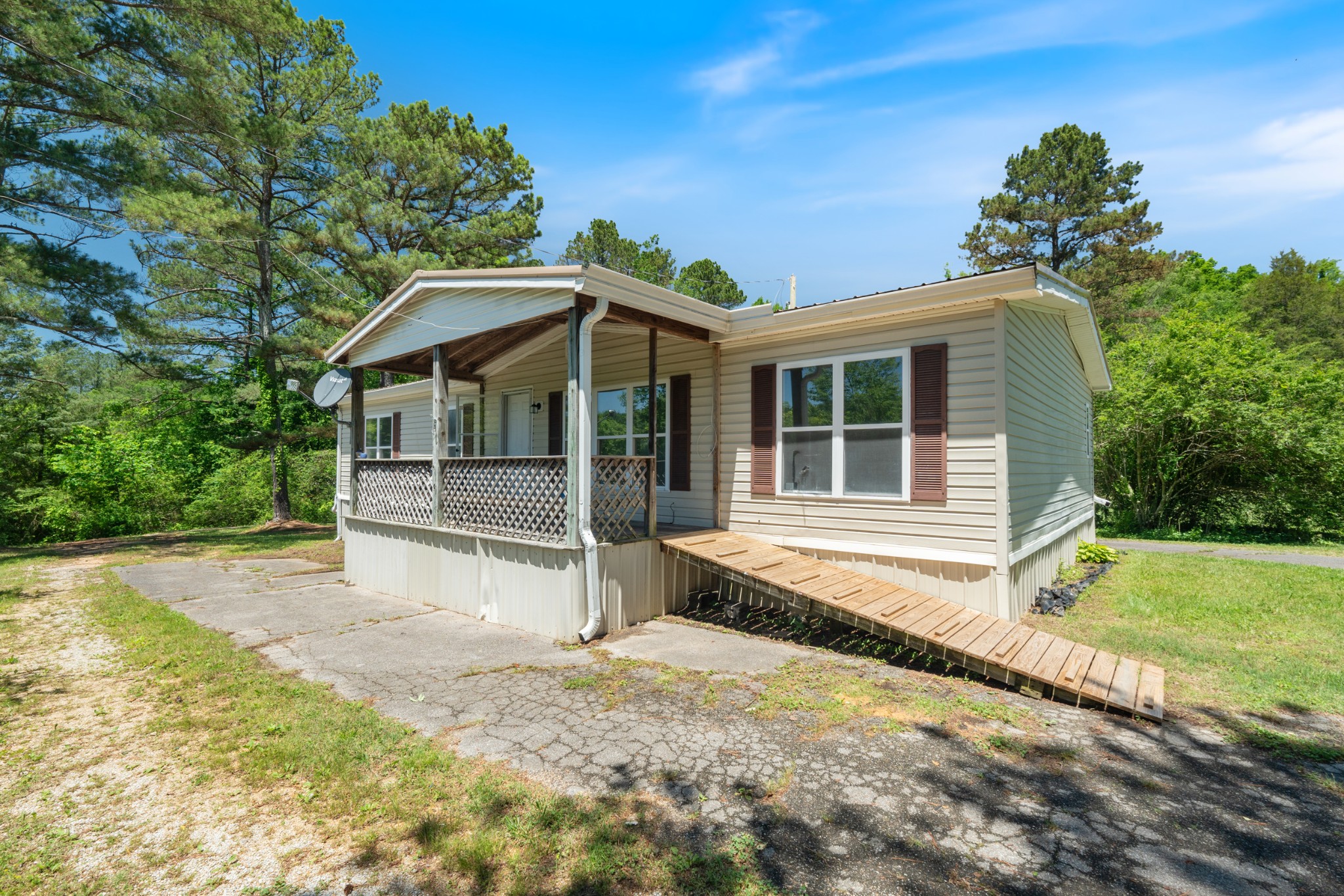 5772 Highway 438, W Property Photo 1