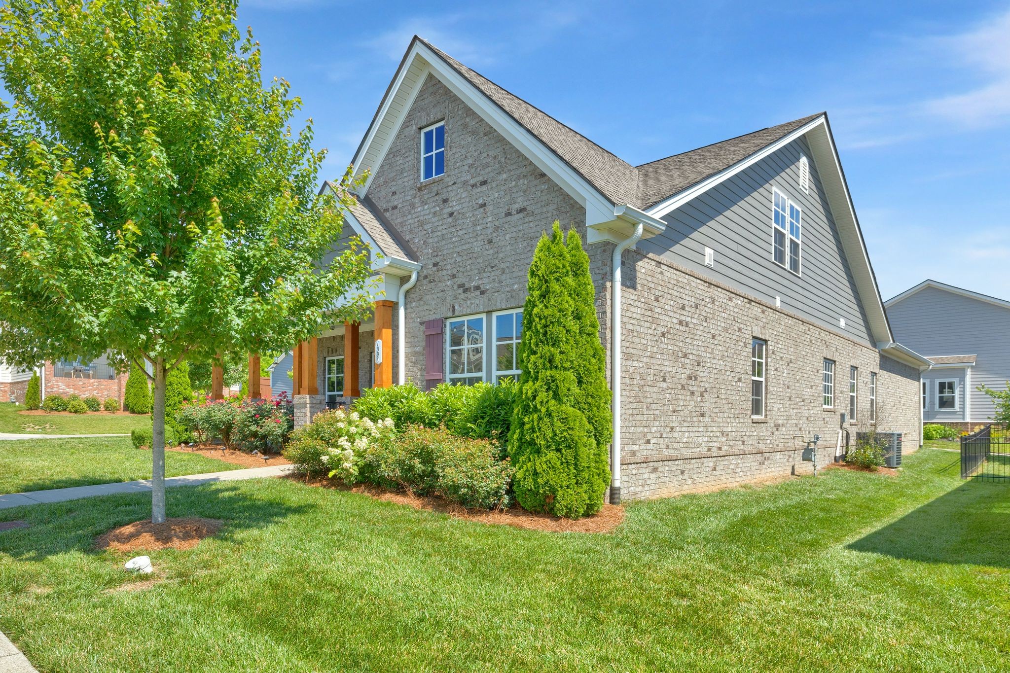 1596 Winding Creek Dr Property Photo 3