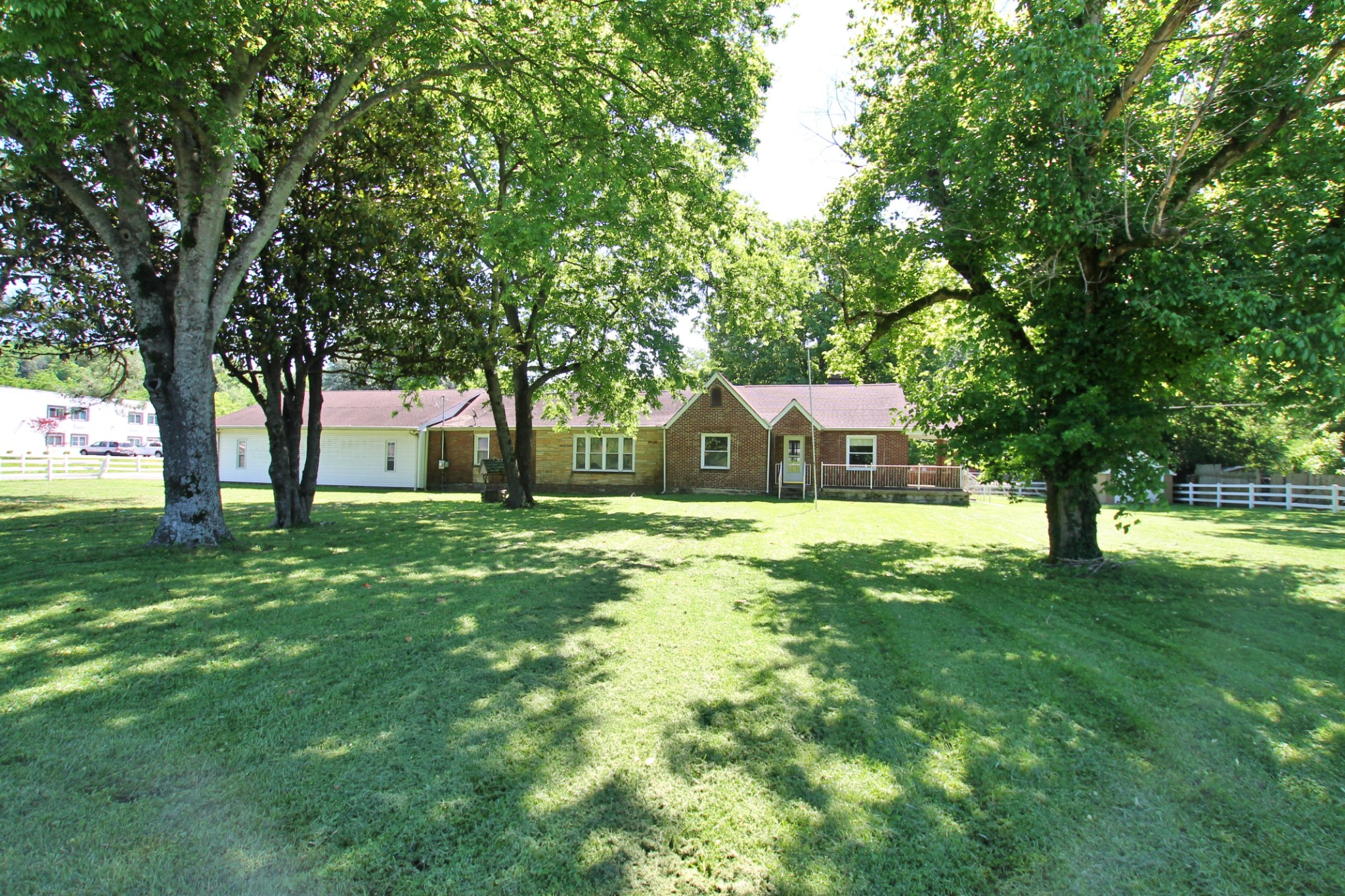 1063 Louisville Hwy Property Photo 1