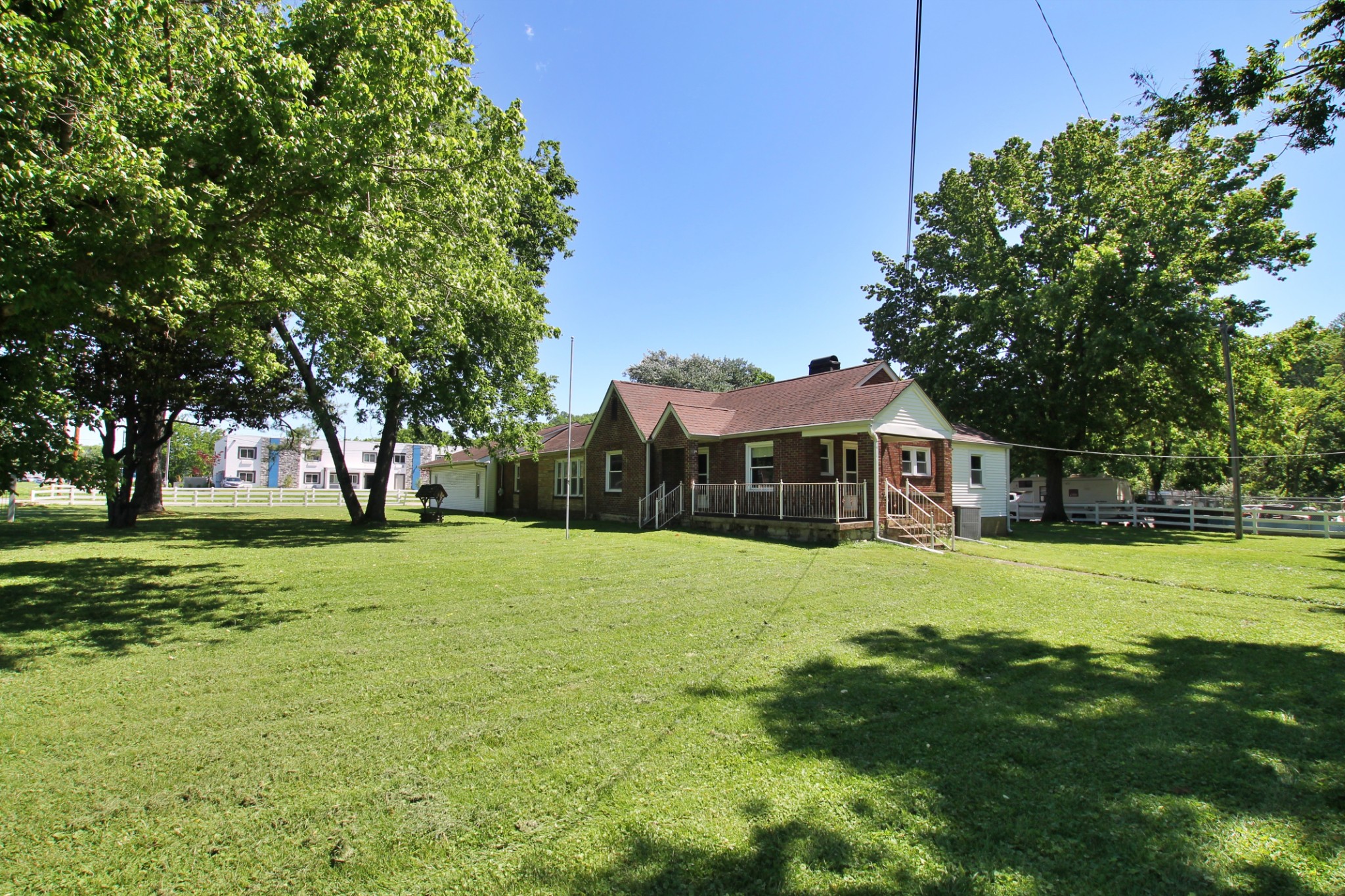 1063 Louisville Hwy Property Photo 2