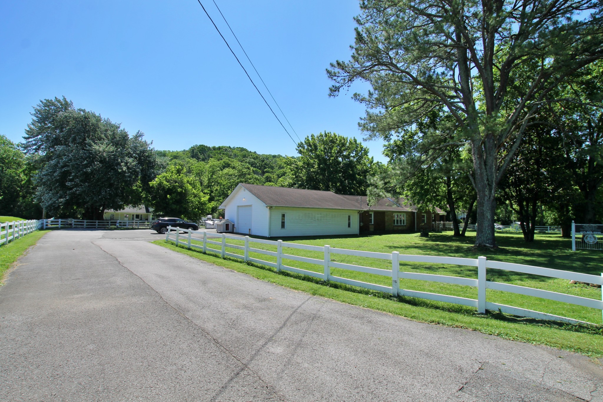1063 Louisville Hwy Property Photo 3
