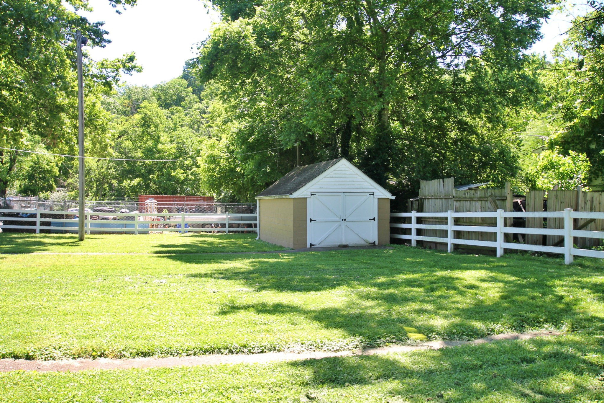 1063 Louisville Hwy Property Photo 6