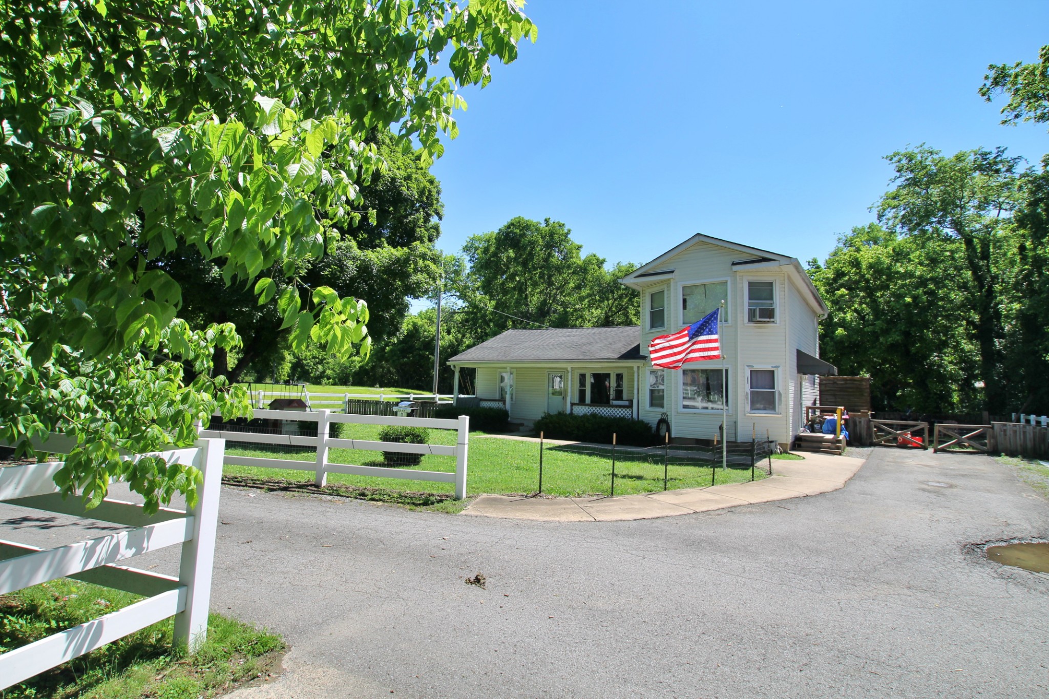 1063 Louisville Hwy Property Photo 10