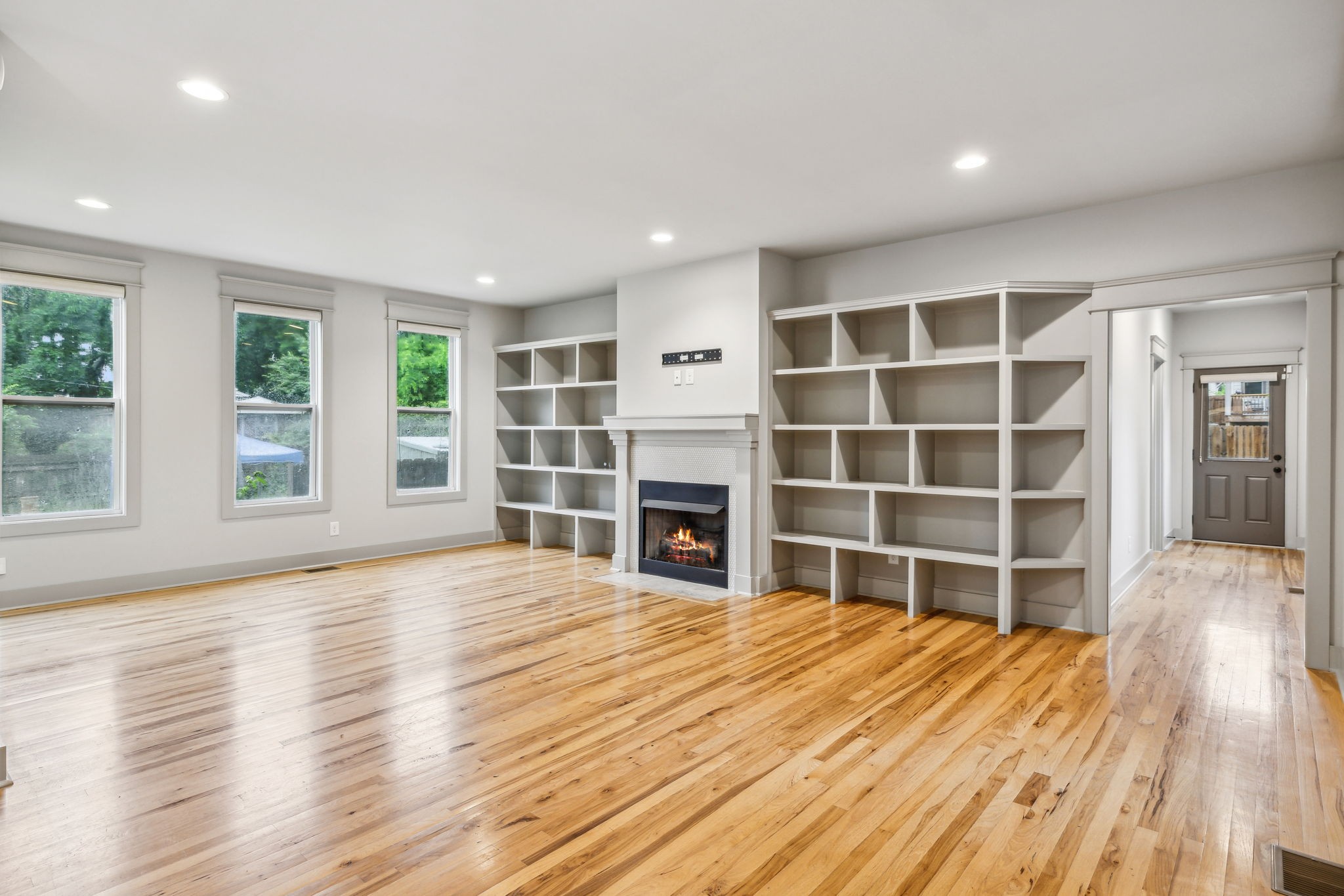 1203 Chester Ave Property Photo 4