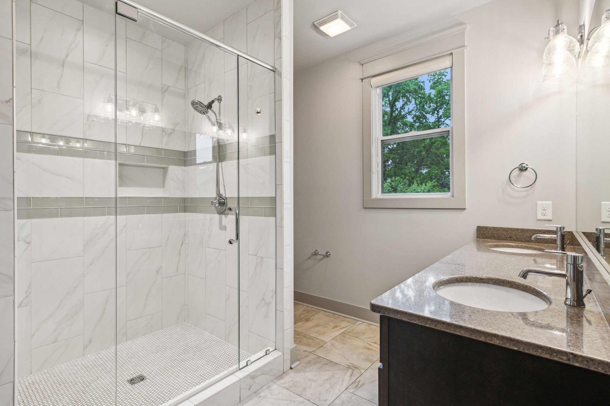 1203 Chester Ave Property Photo 14