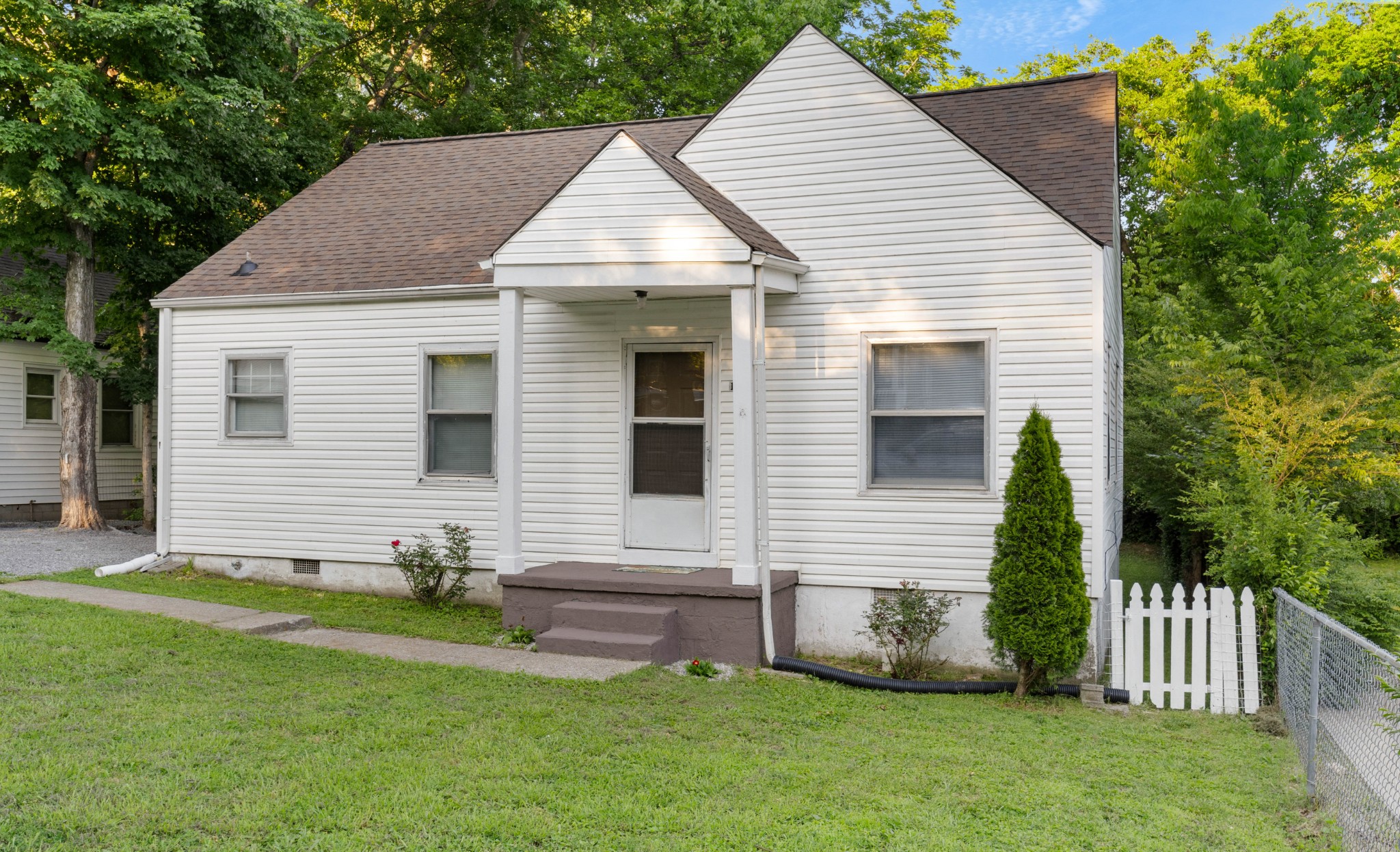 109 Riverview Dr Property Photo 1