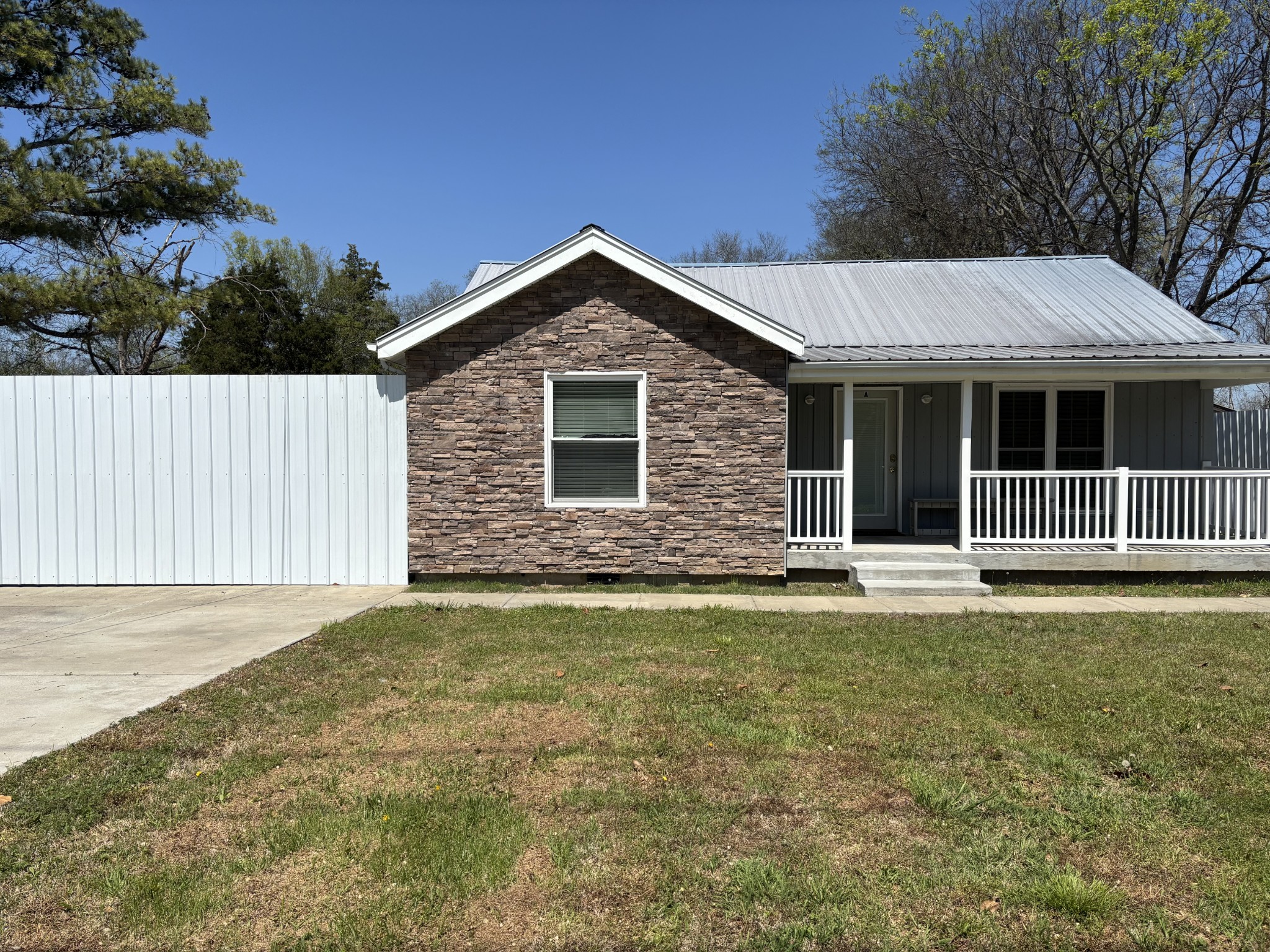 411 Hill St Property Photo 1