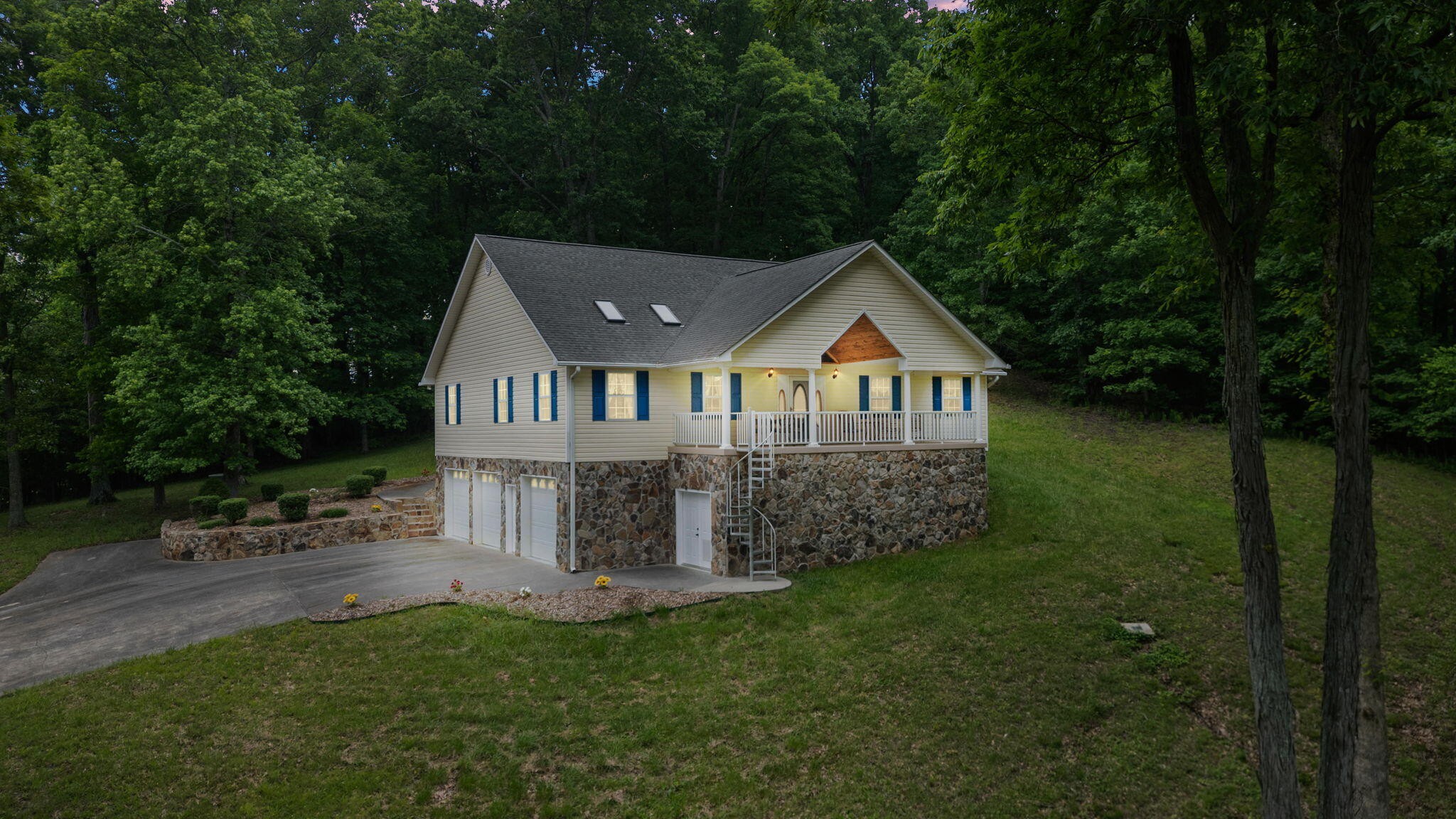 681 Pinhook Road Property Photo 1
