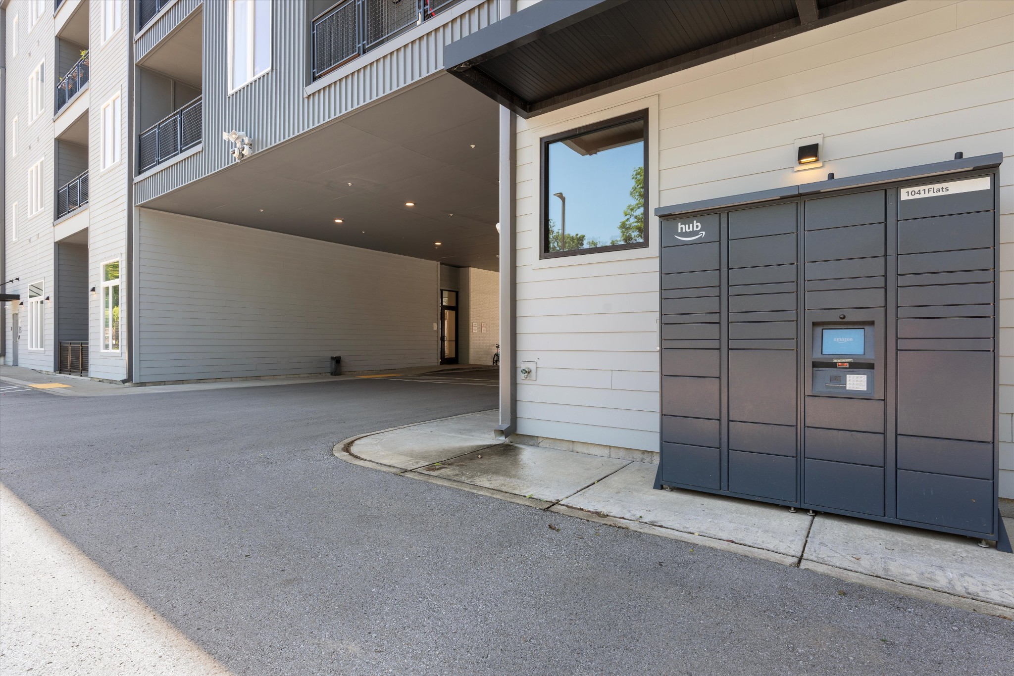 1041 E Trinity Ln Property Photo 25