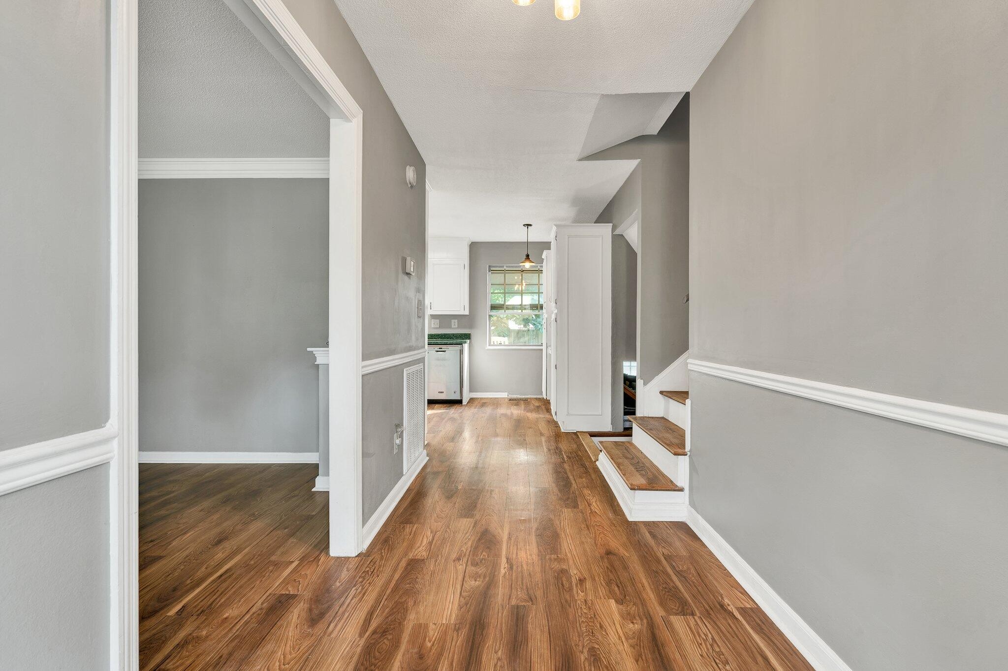 4028 Tomahawk Circle, Nw Property Photo 3