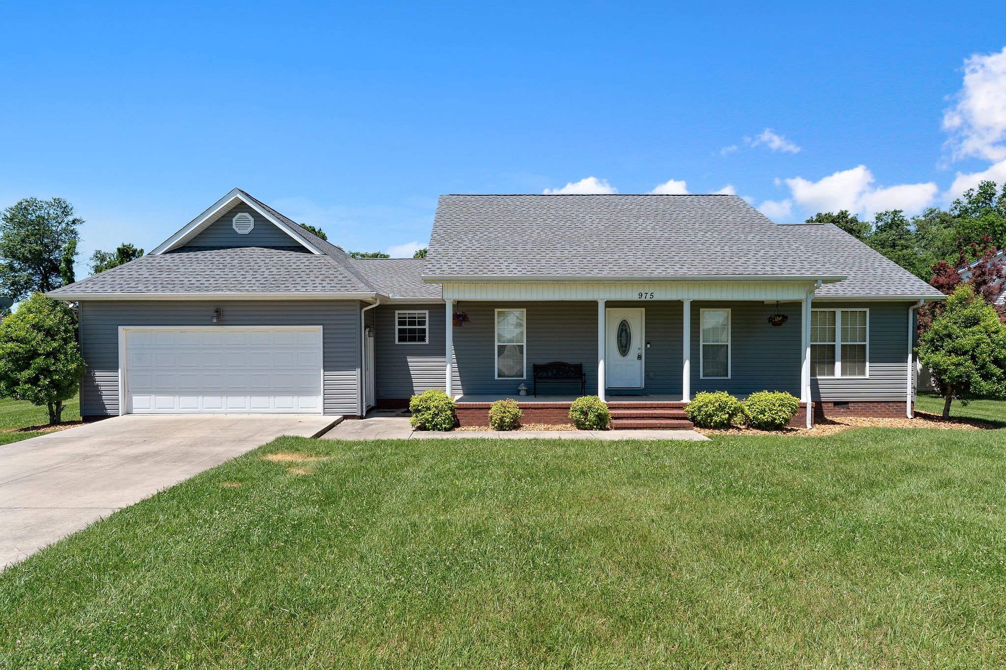 975 Eagle Landing Dr Property Photo 1