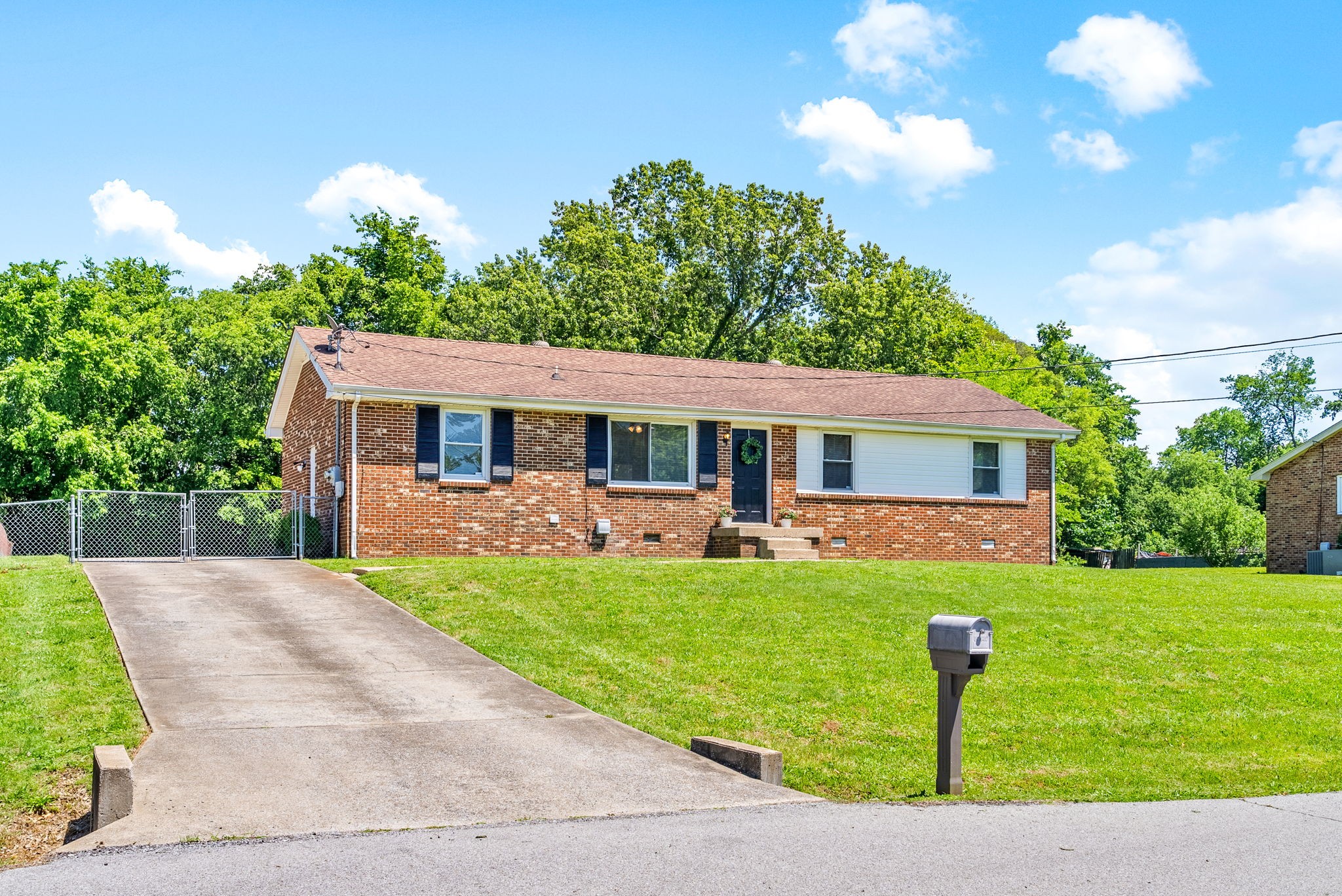 1319 Courtney Drive Property Photo 1