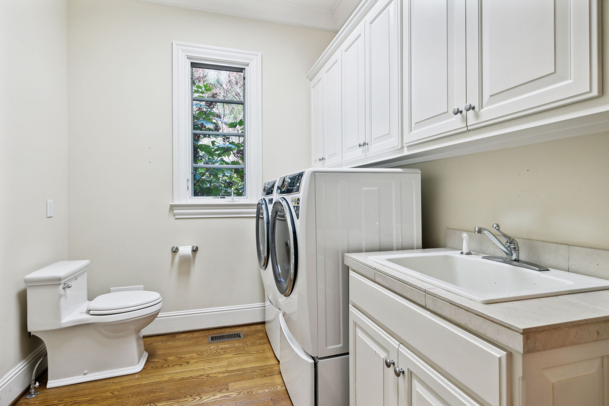 1810 Tyne Blvd Property Photo 36