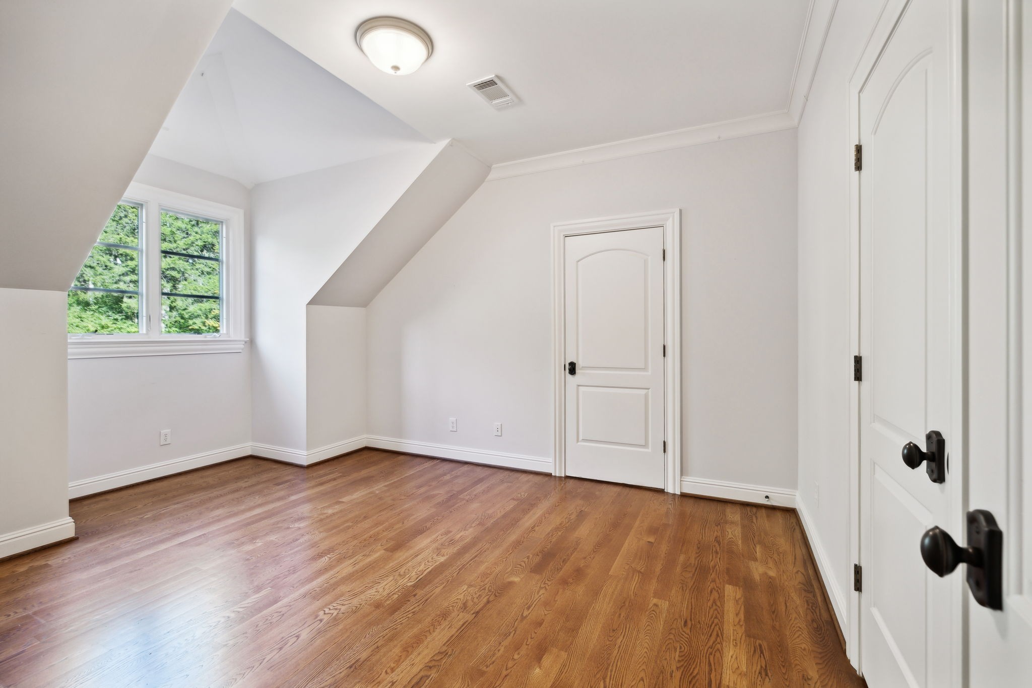 1810 Tyne Blvd Property Photo 48