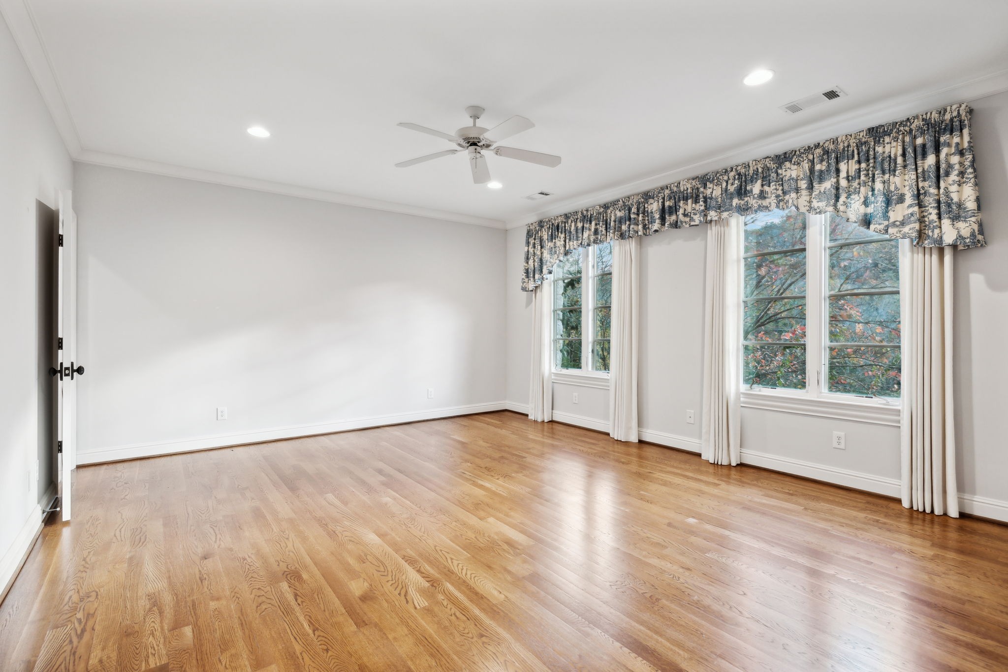 1810 Tyne Blvd Property Photo 54