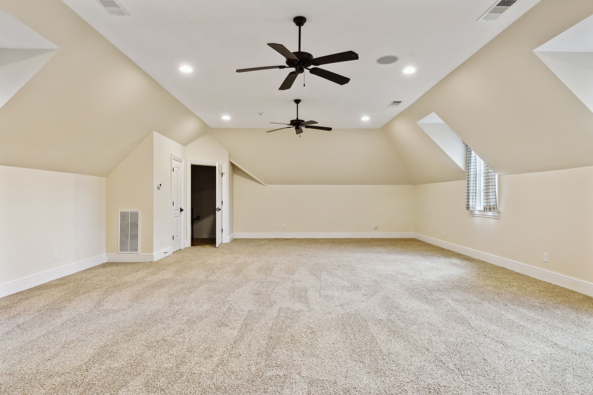 1810 Tyne Blvd Property Photo 64