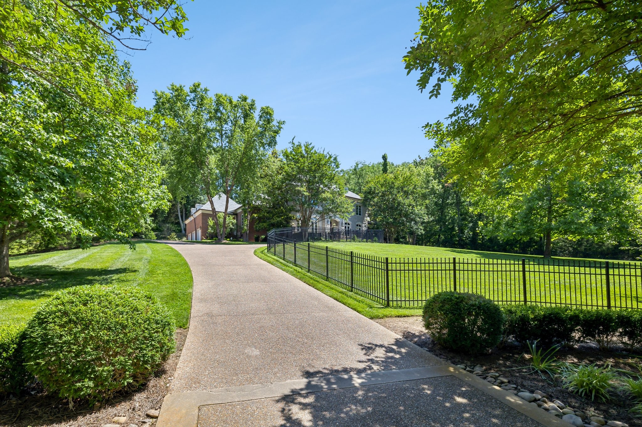 1810 Tyne Blvd Property Photo 88