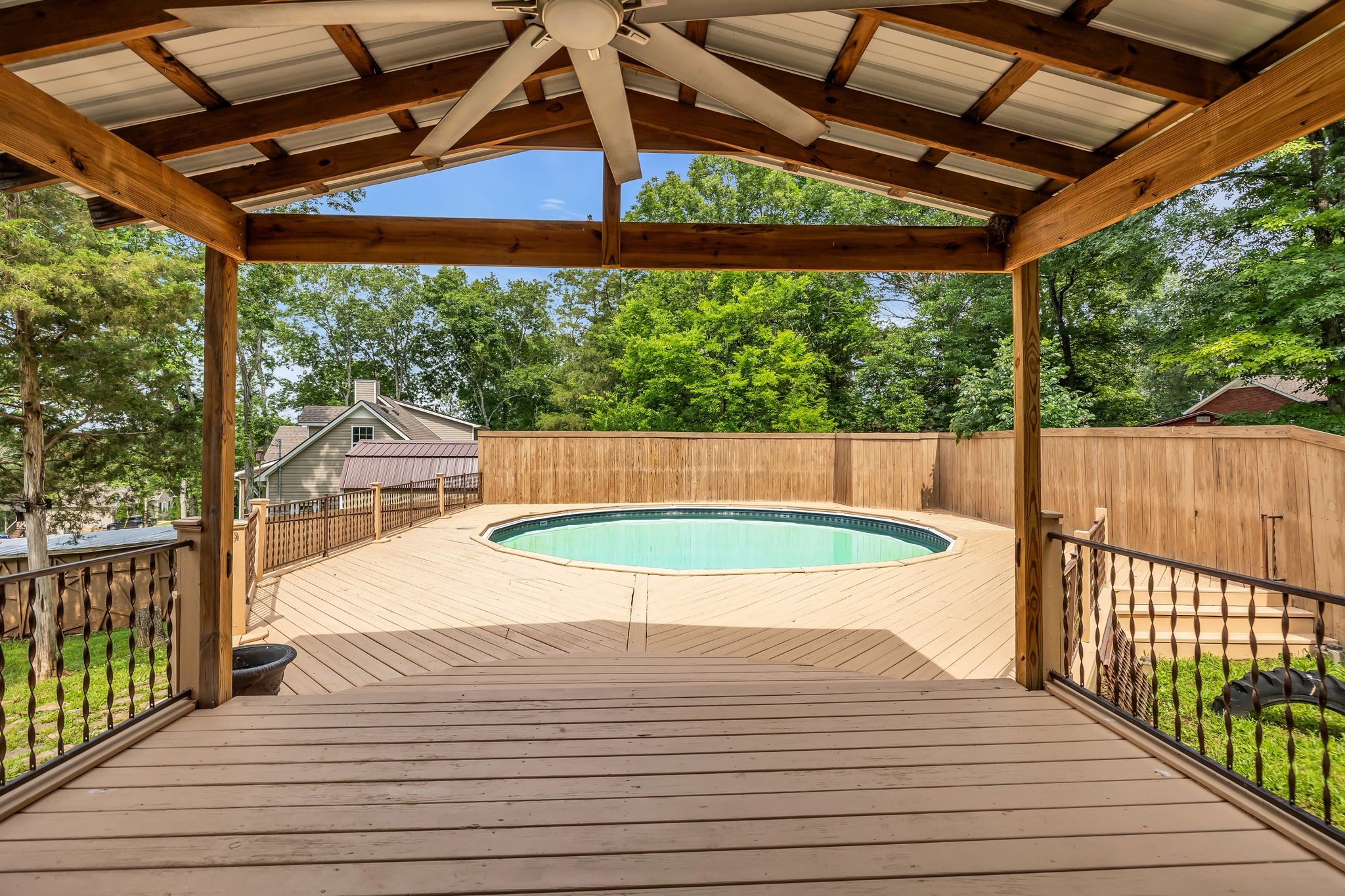 1510 Walnut Hills Dr Property Photo 3