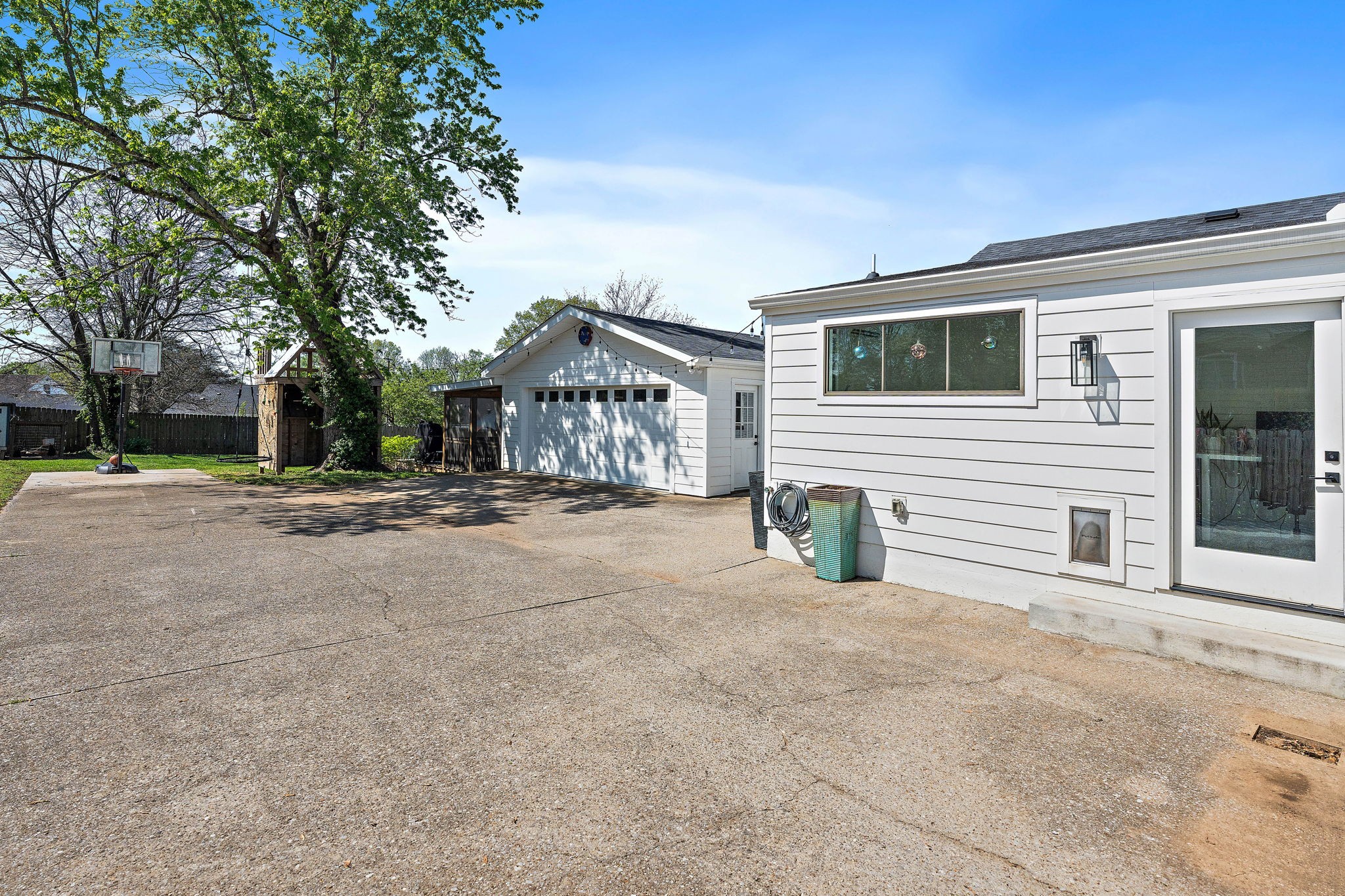 2106 Eastland Ave Property Photo 32