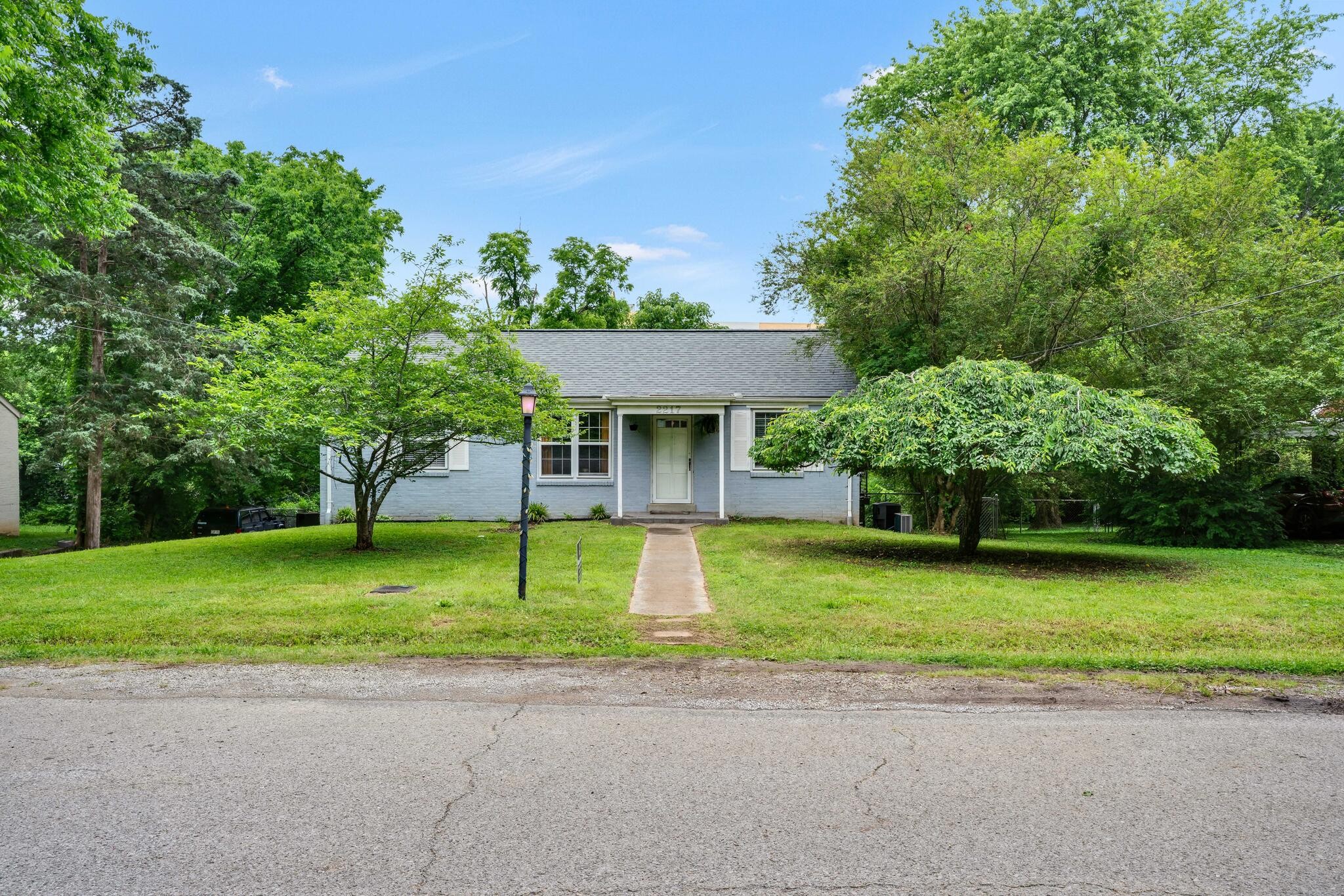 2217 Larimore Dr Property Photo 1