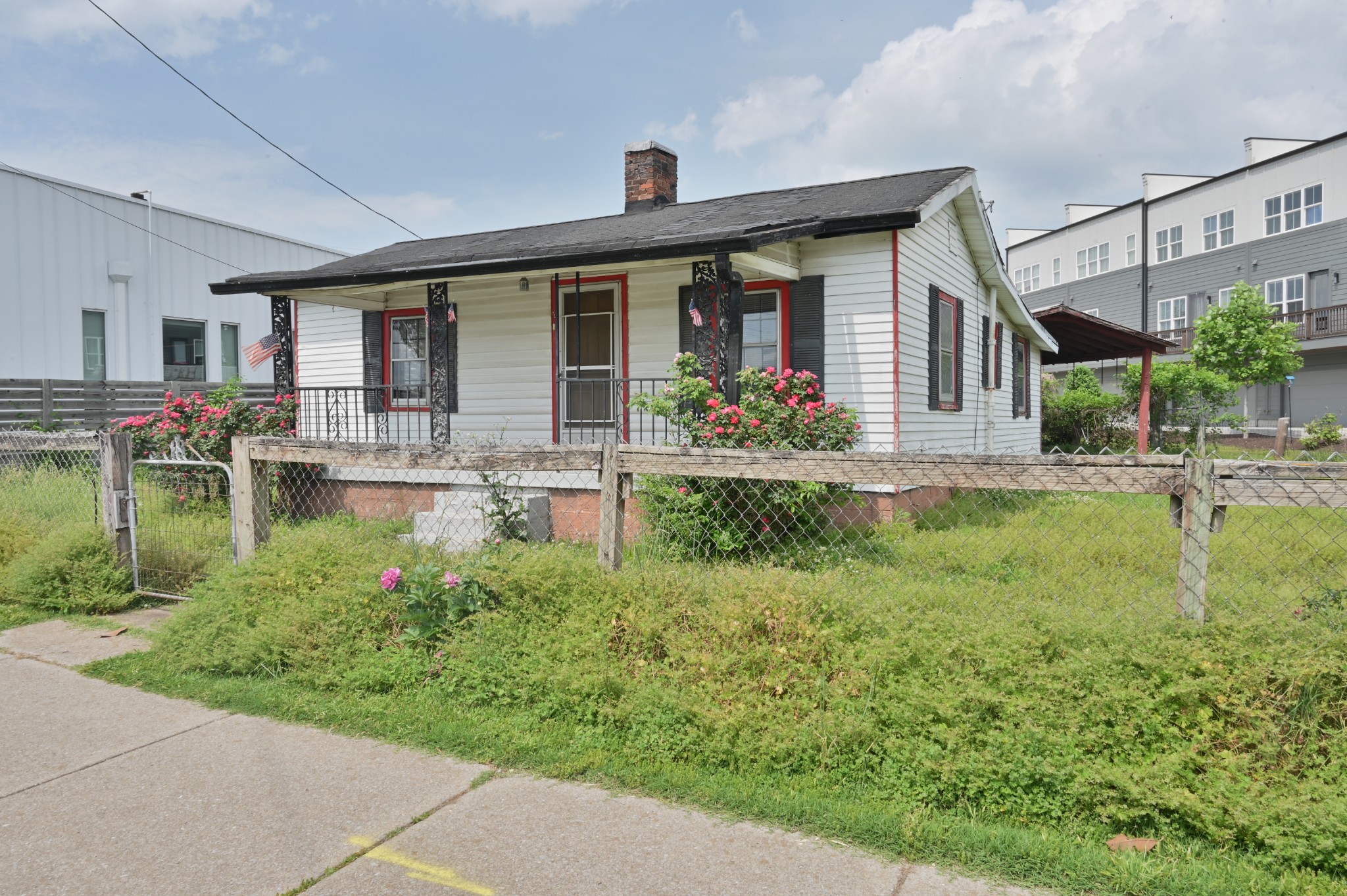 5900 California Ave Property Photo 1