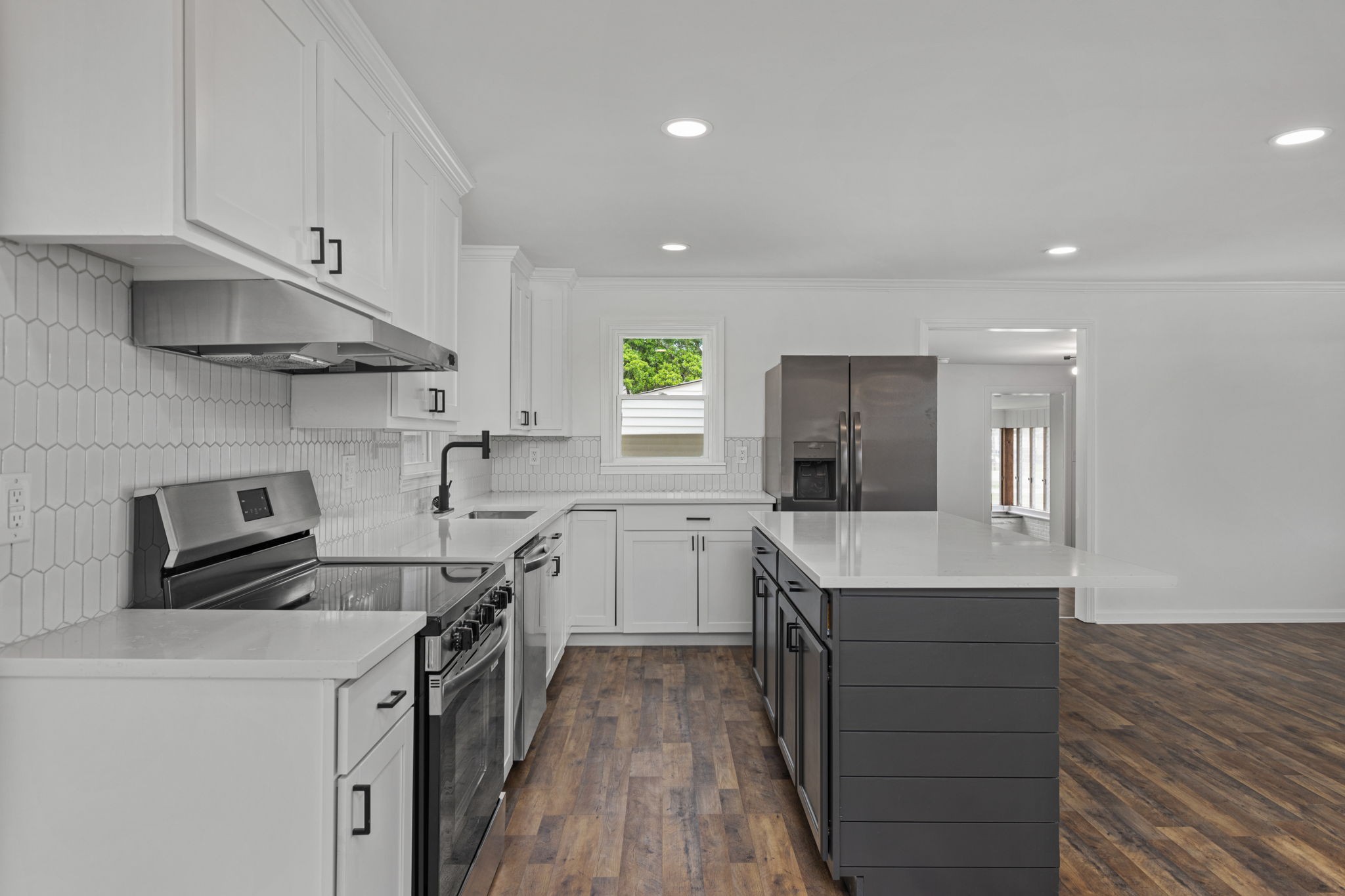 711 Ford Ave Property Photo 6