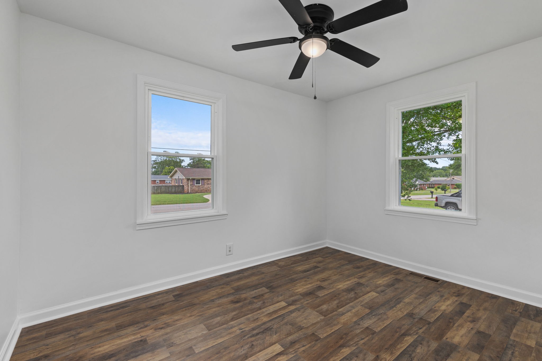 711 Ford Ave Property Photo 22