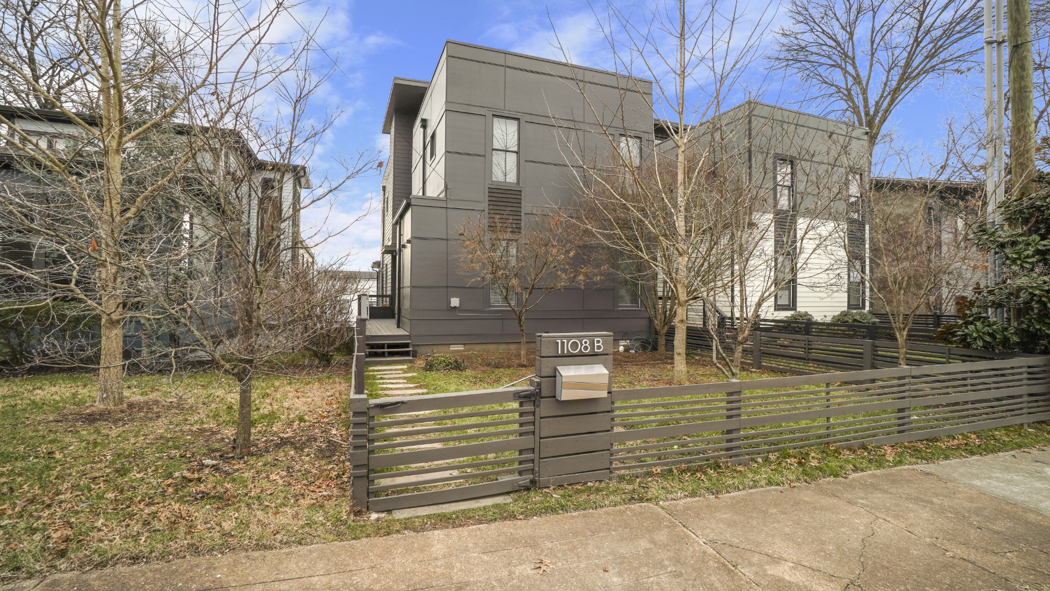 1108b Glenview Dr Property Photo 2