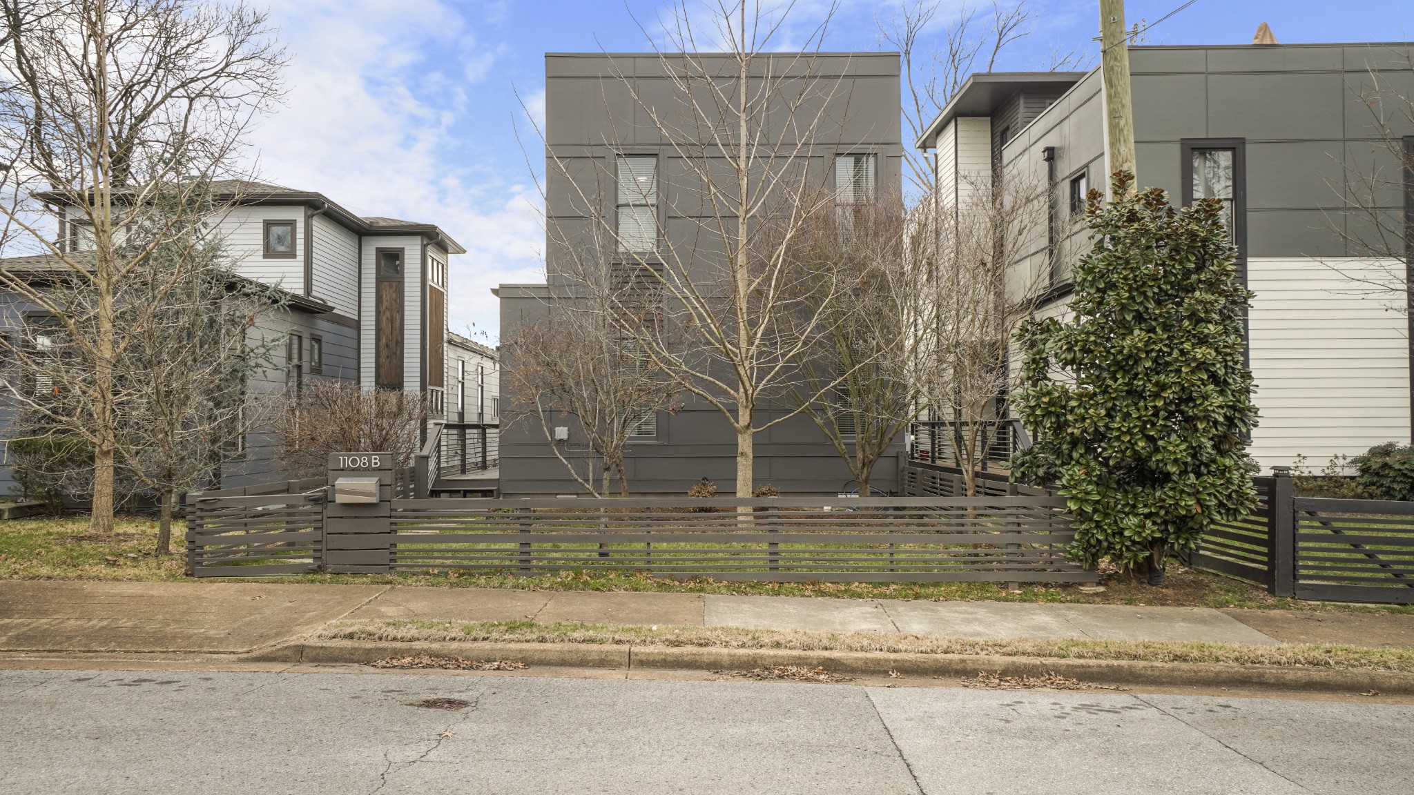 1108b Glenview Dr Property Photo 4