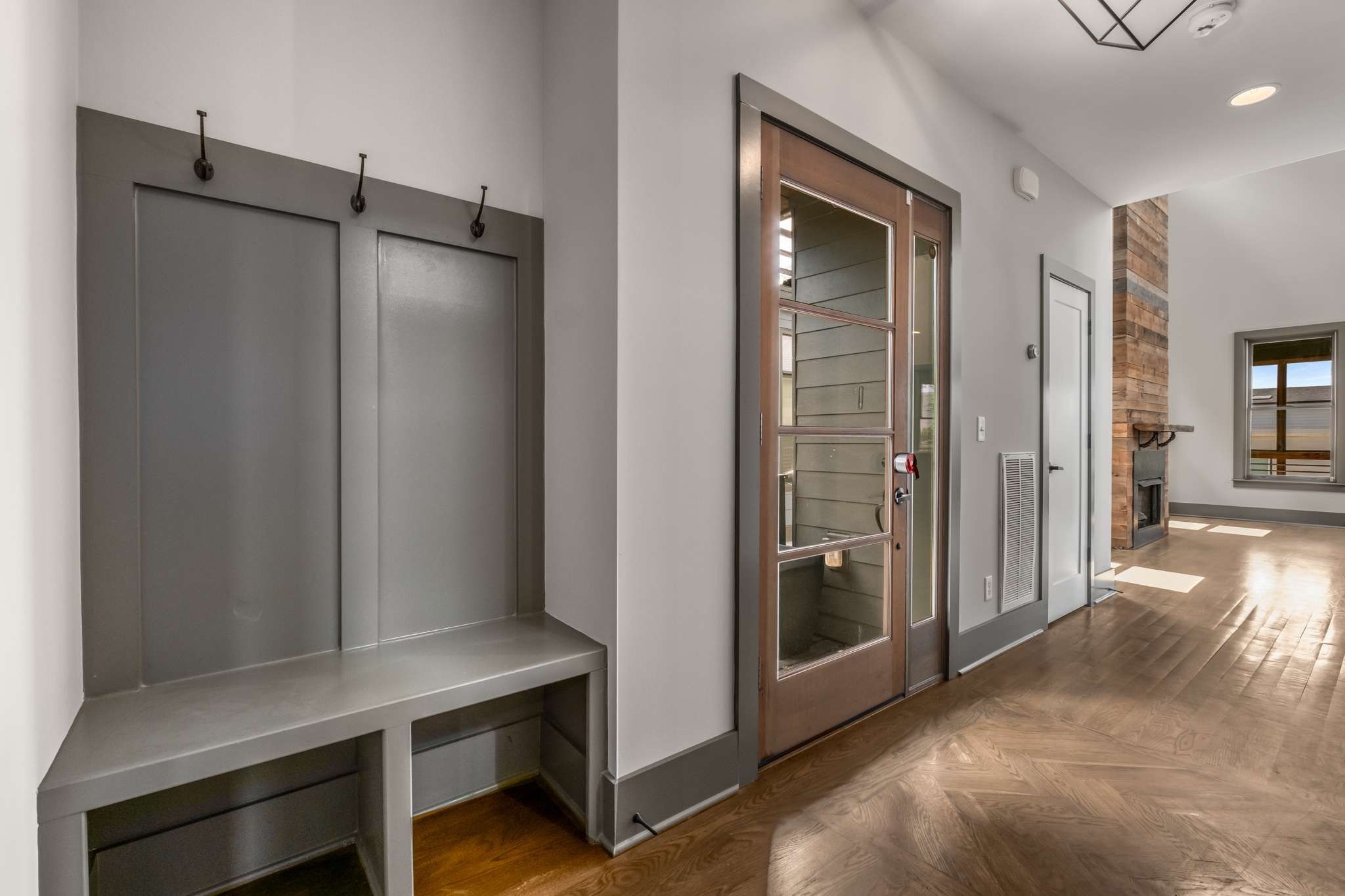 1108b Glenview Dr Property Photo 5