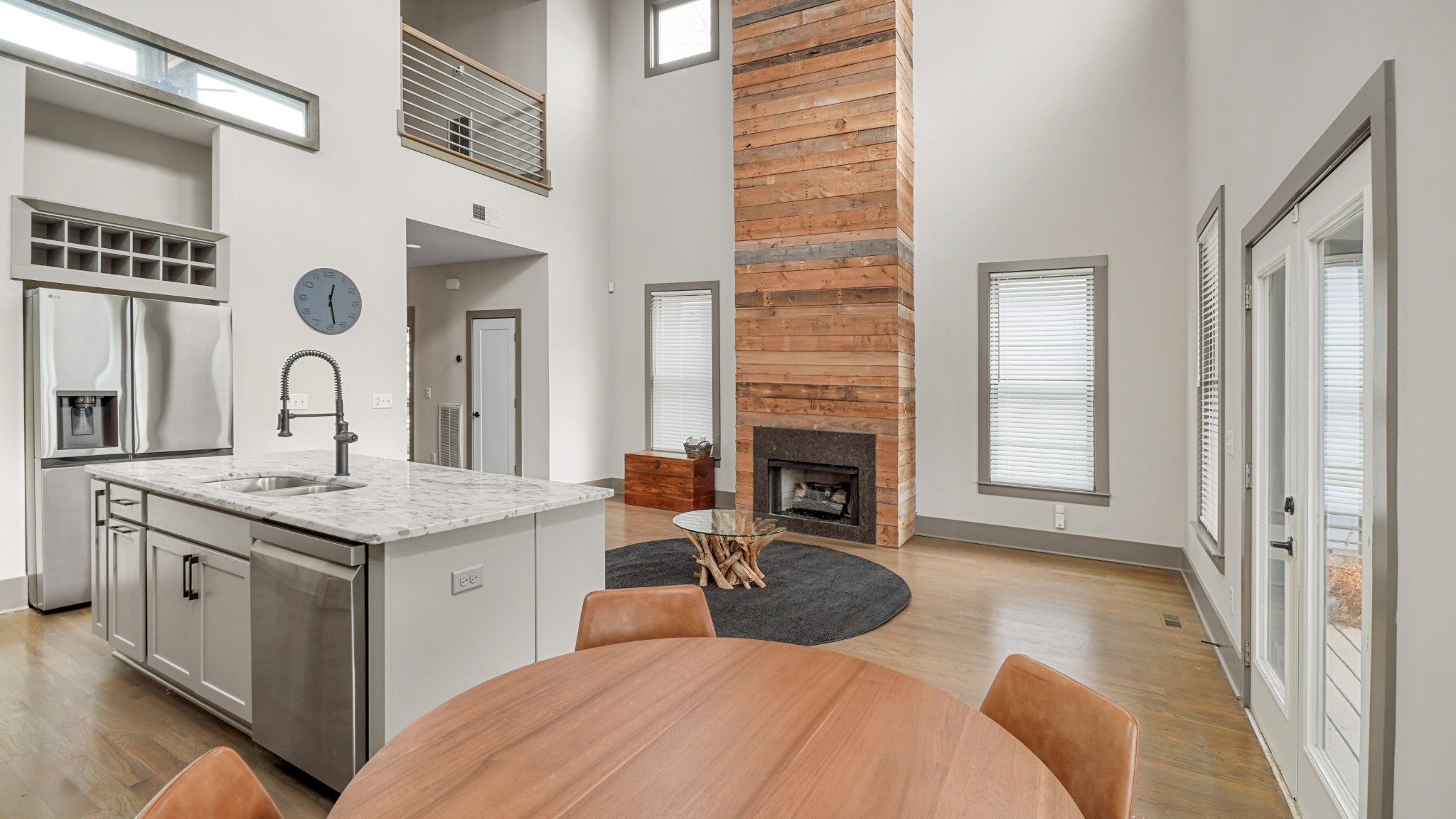 1108b Glenview Dr Property Photo 6