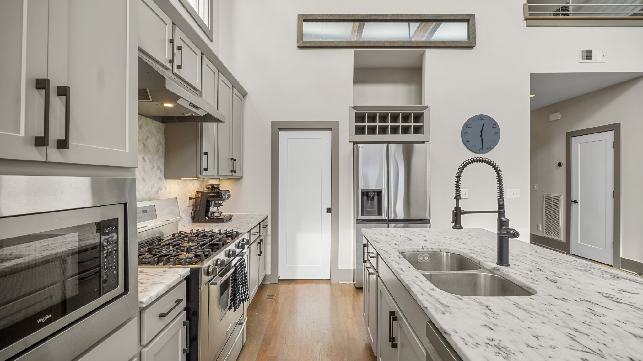 1108b Glenview Dr Property Photo 9