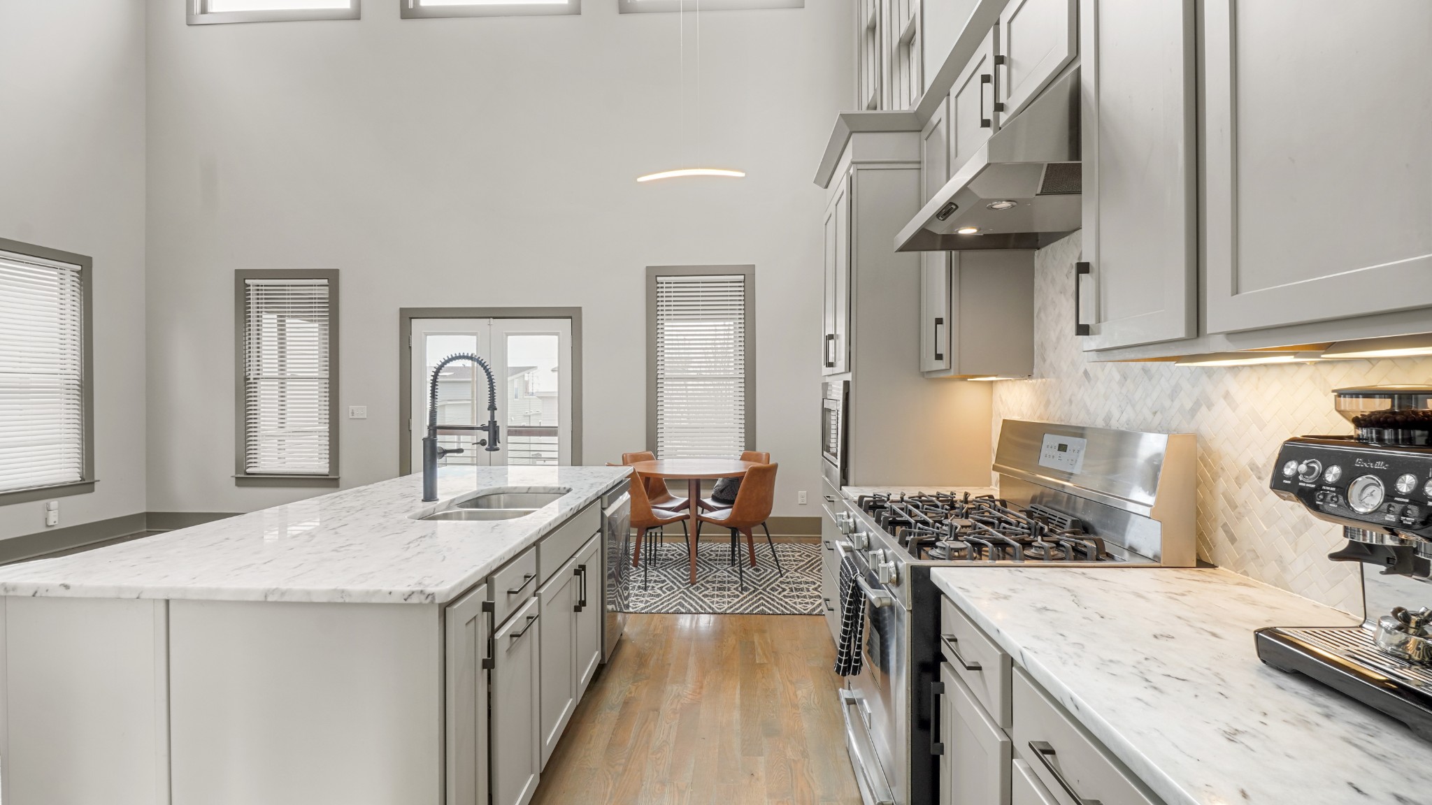 1108b Glenview Dr Property Photo 11