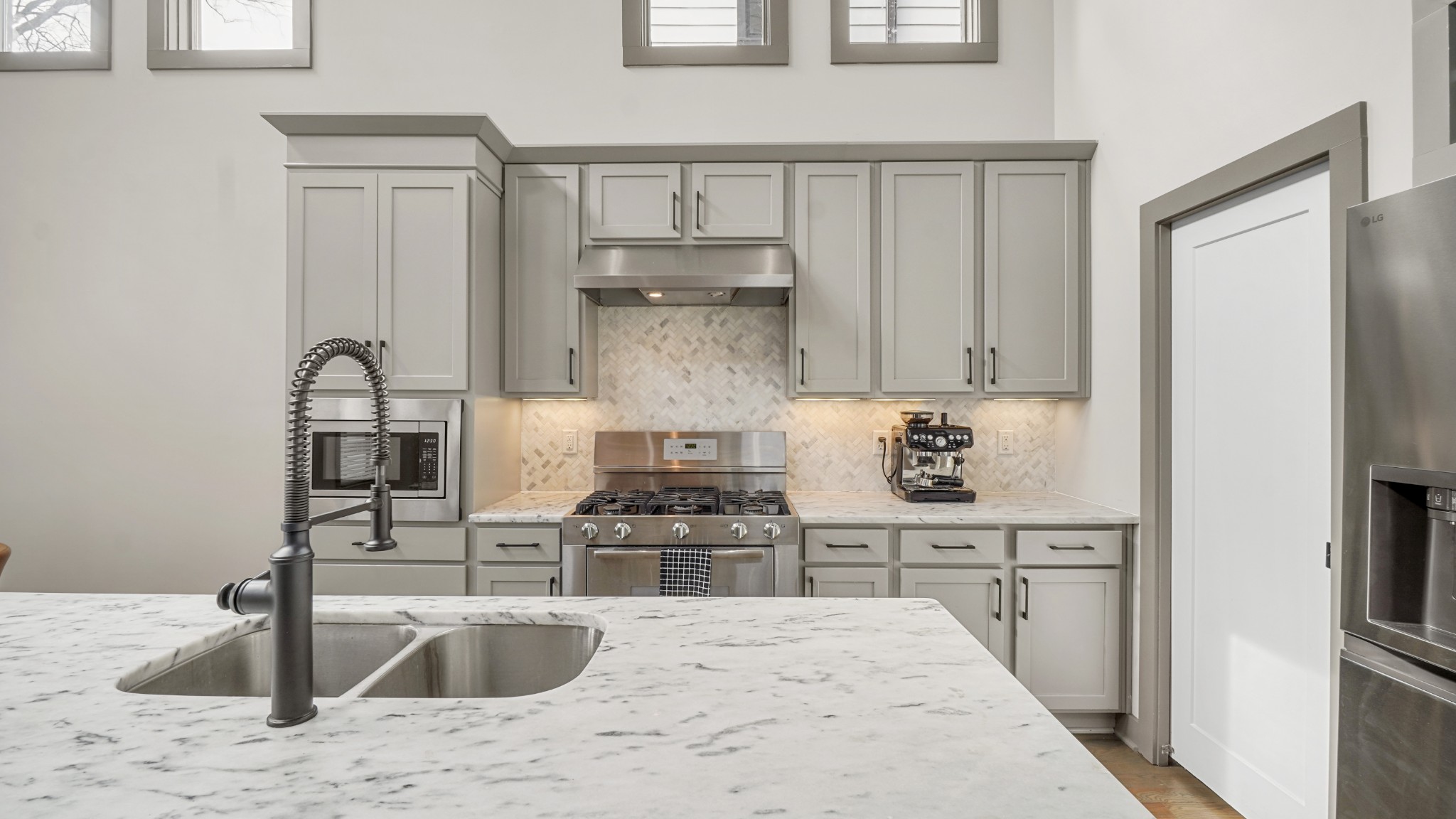 1108b Glenview Dr Property Photo 12