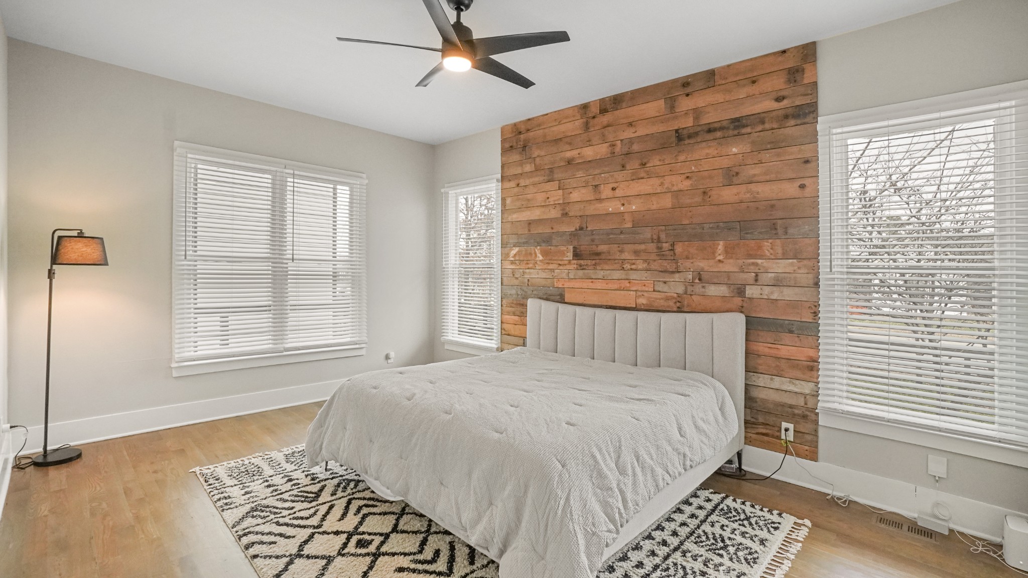 1108b Glenview Dr Property Photo 16