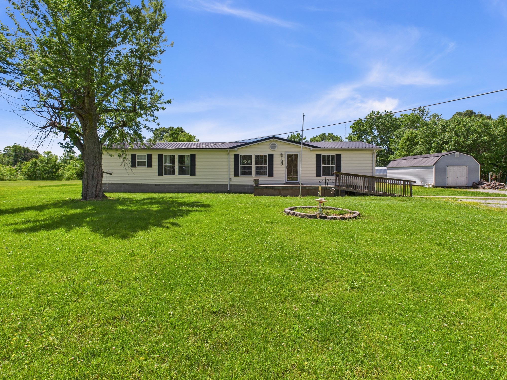 161 Kelvin Dr Property Photo 1