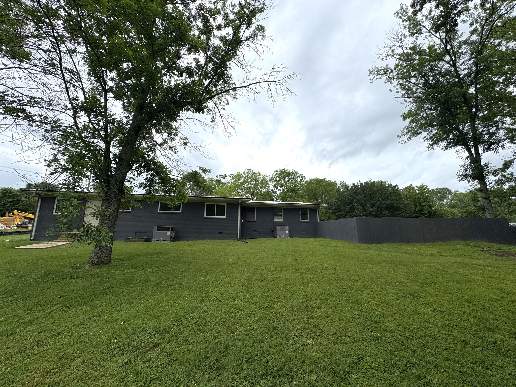800 Maplehill Dr Property Photo 3
