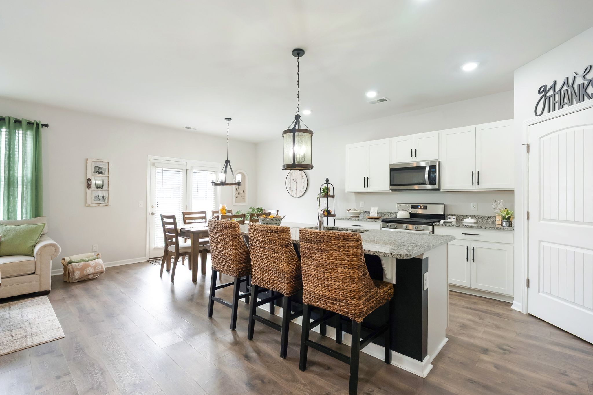 4043 Beach Way Property Photo 11