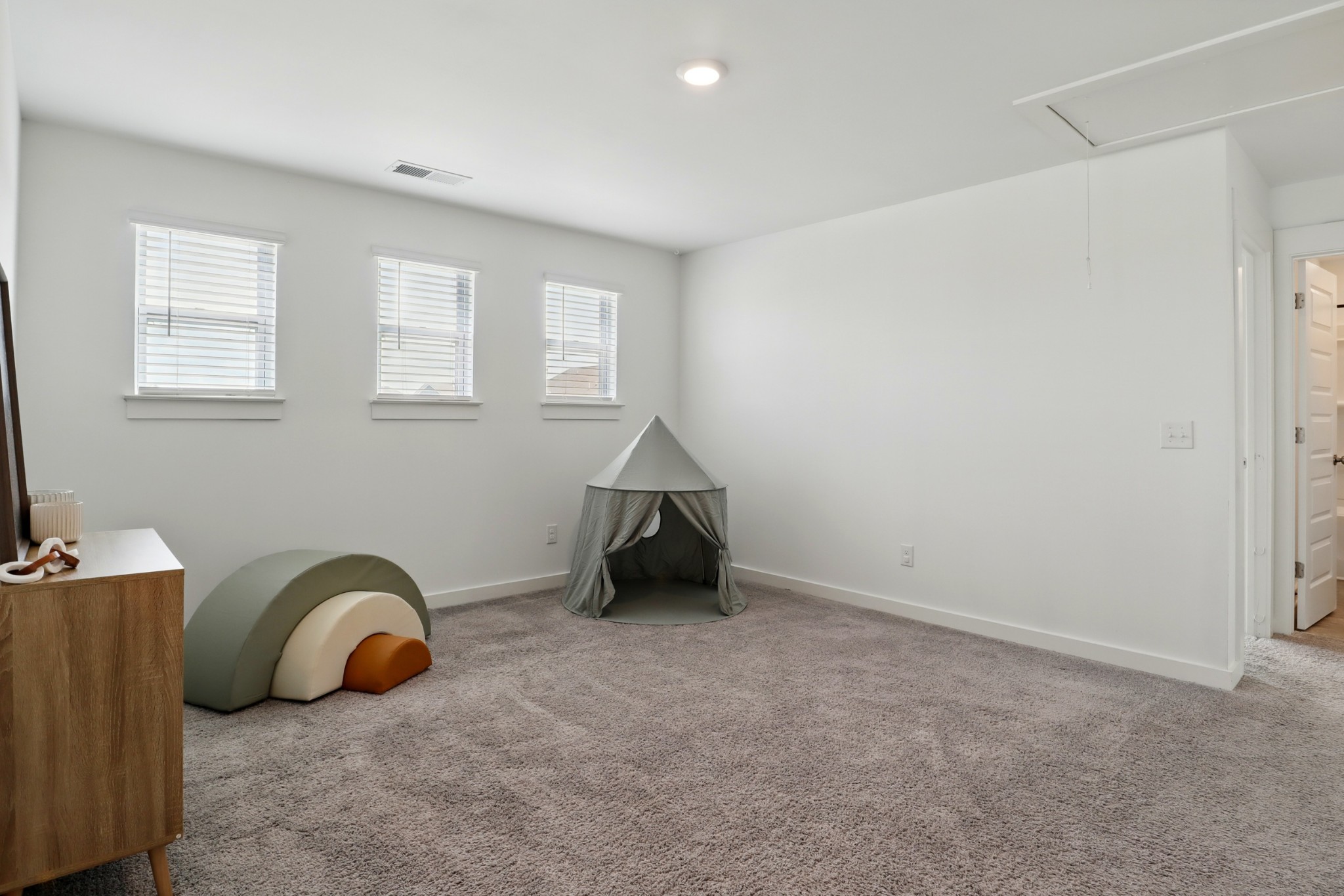 836 Ewell Farm Dr Property Photo 21