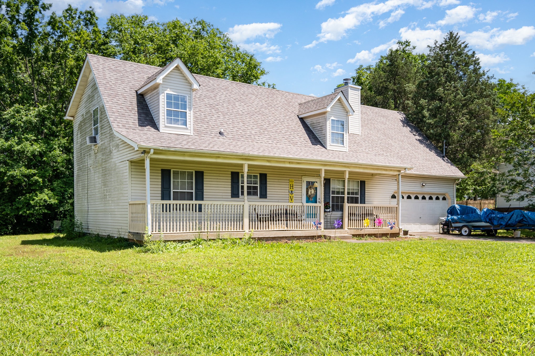 124 Gale Ln Property Photo 2