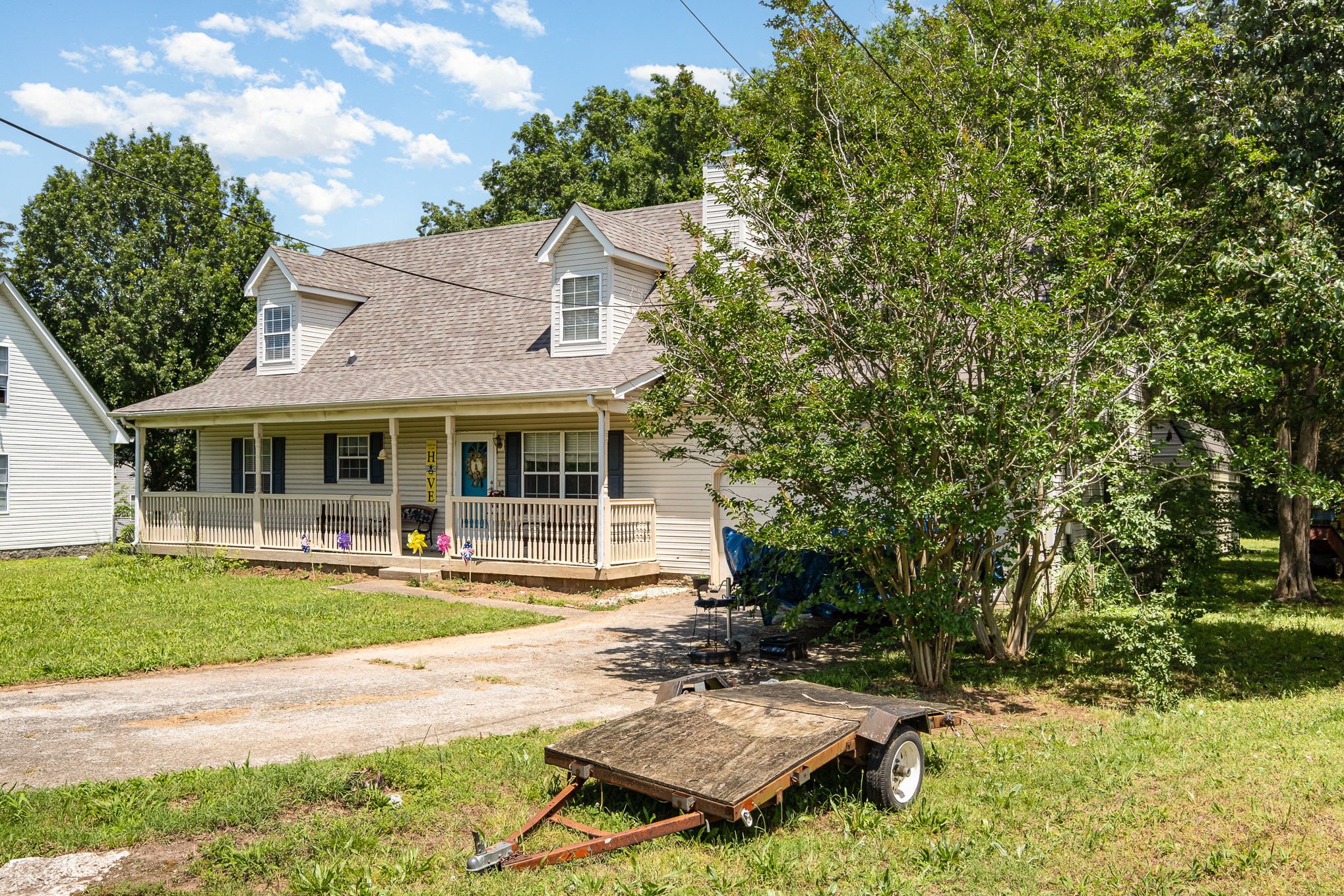 124 Gale Ln Property Photo 3