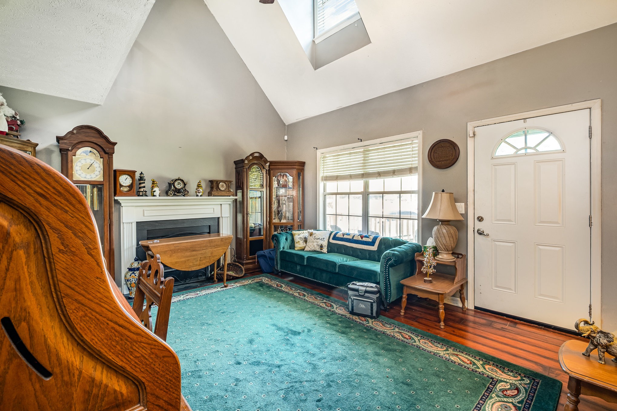 124 Gale Ln Property Photo 6