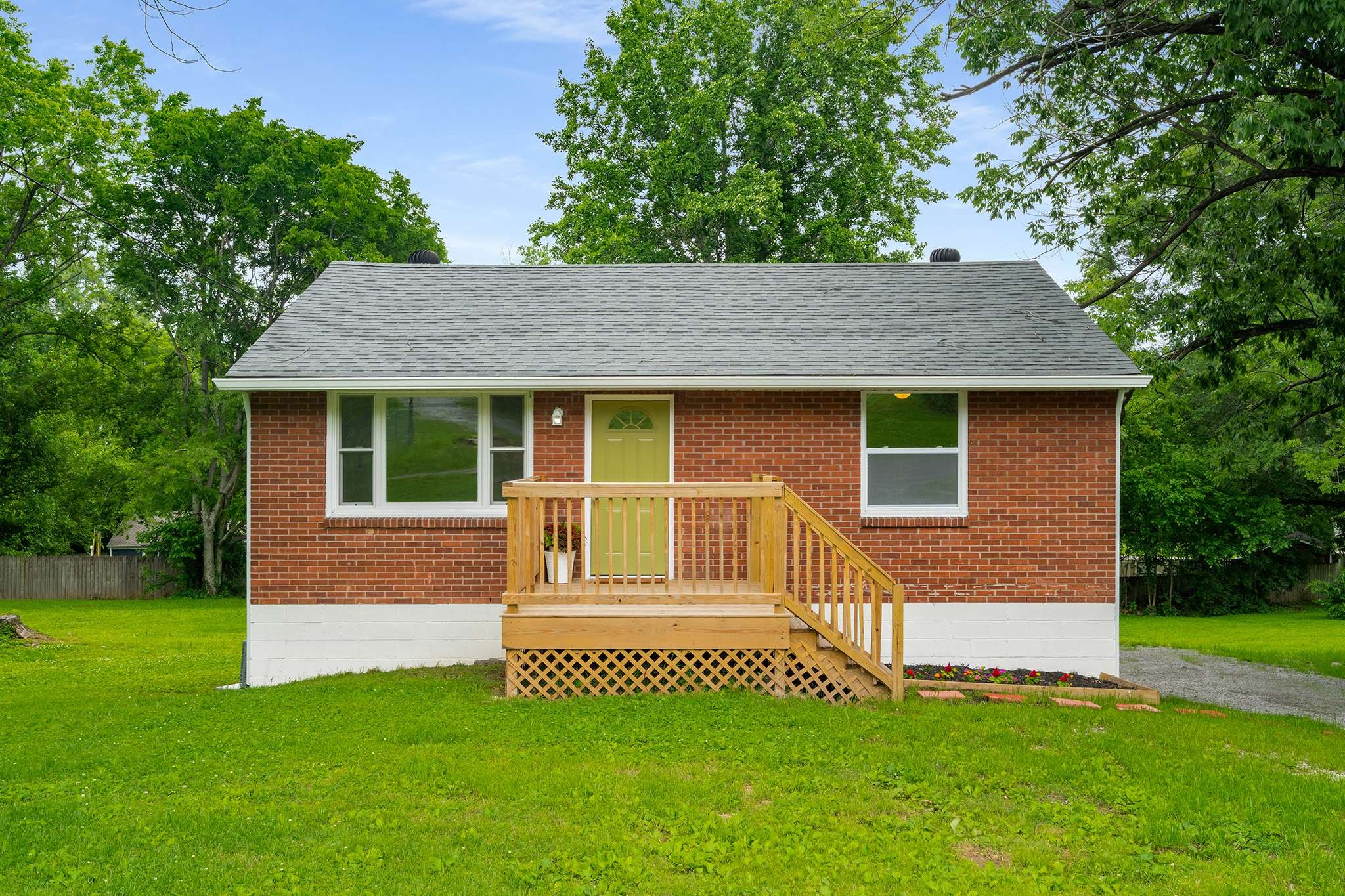 2607 Mashburn Ct Property Photo 4