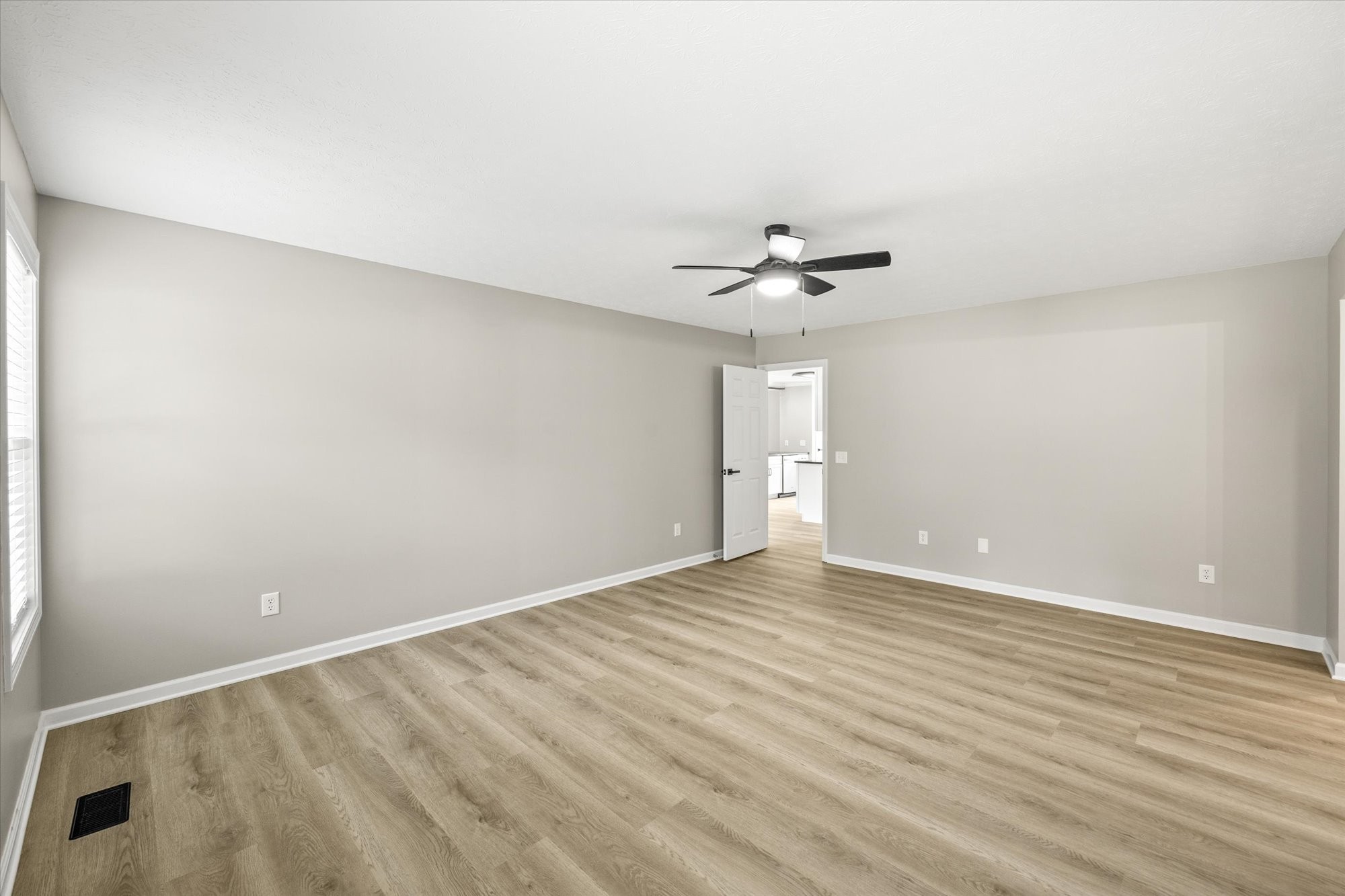 2933 Old Walton Cir Property Photo 15