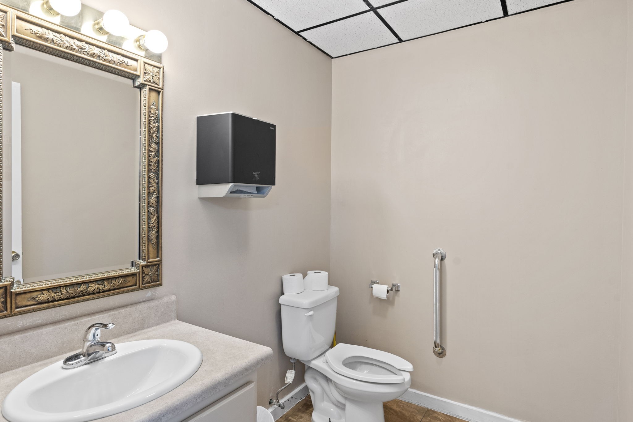 2100 Park Plaza Dr Property Photo 18